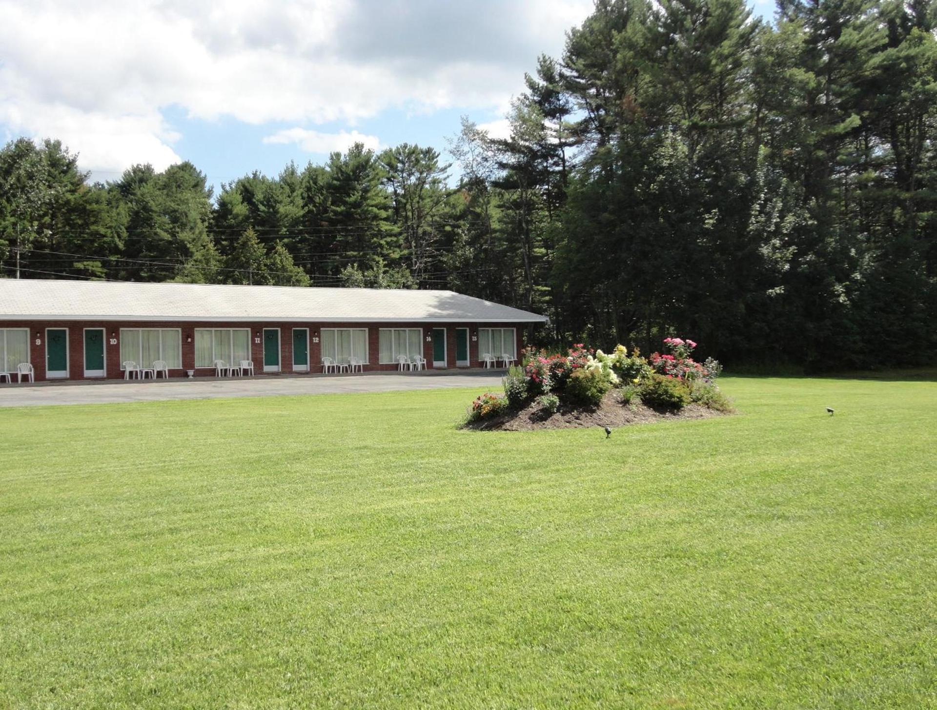 Sara Glen Motel - Saratoga Springs-Glens Falls photo 38