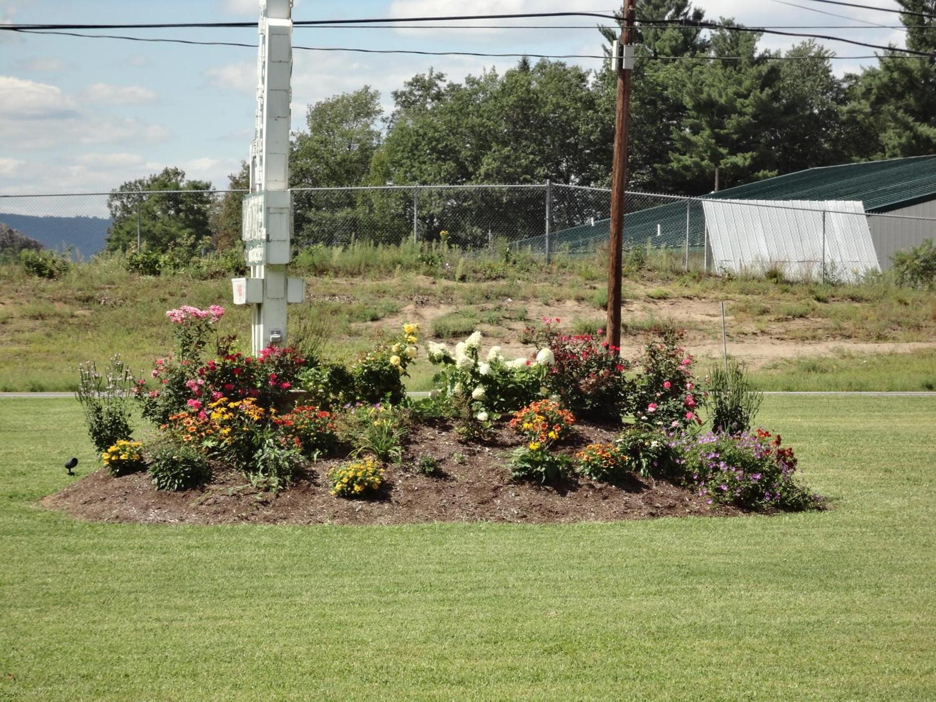 Sara Glen Motel - Saratoga Springs-Glens Falls photo 36