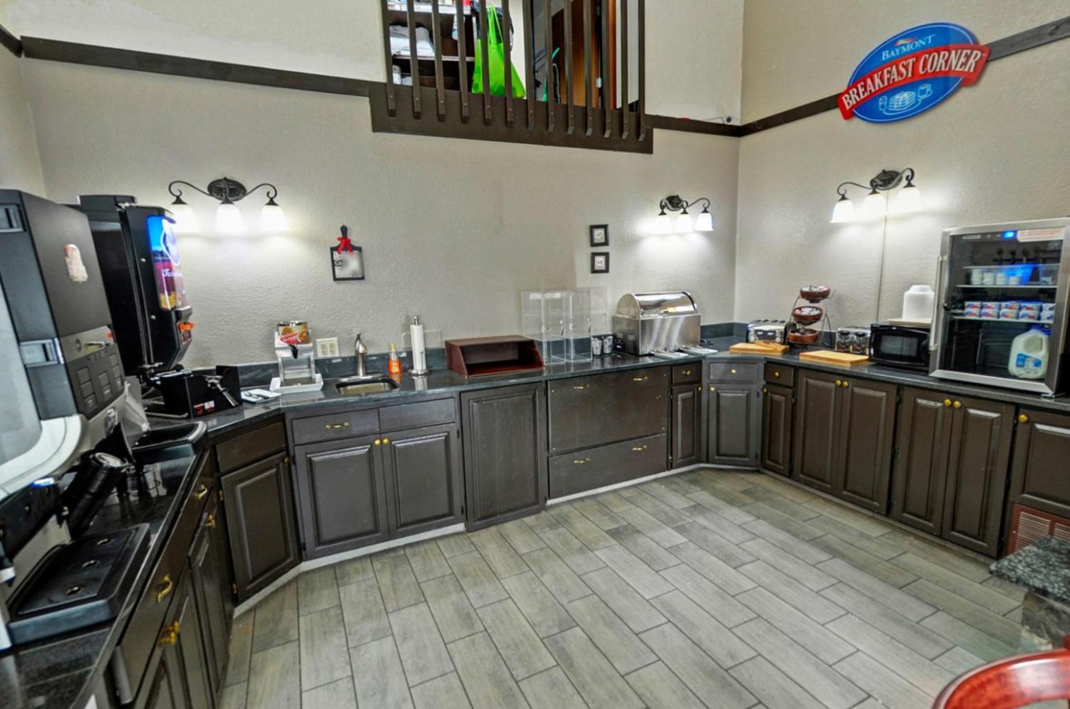 Baymont by Wyndham Waupun photo 11