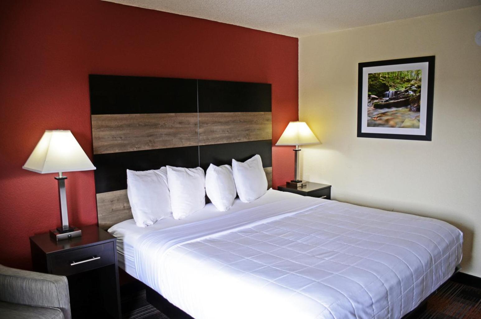 Baymont by Wyndham Waupun photo 2
