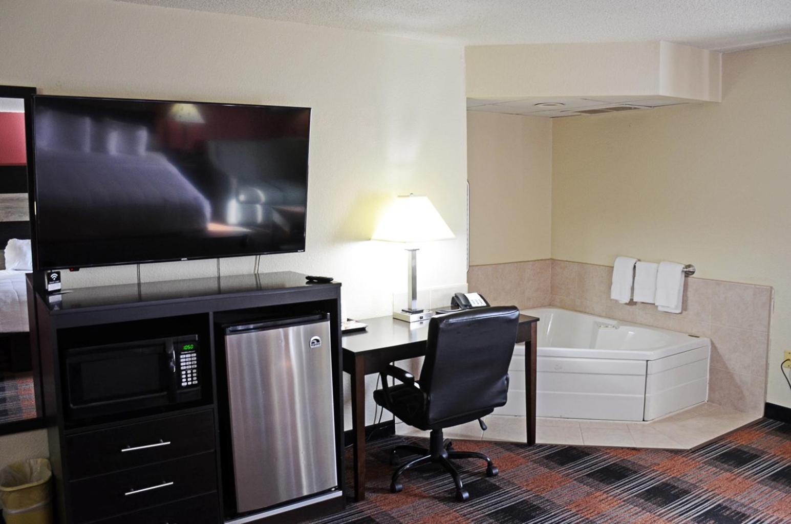 Baymont by Wyndham Waupun photo 5