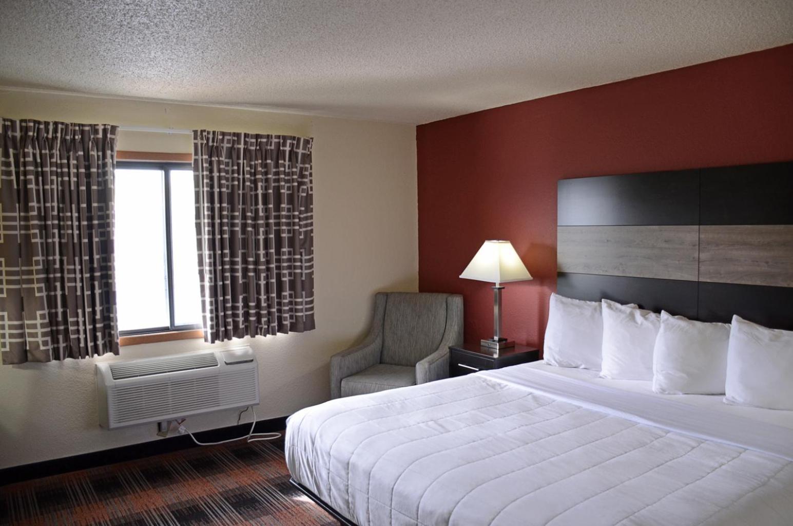 Baymont by Wyndham Waupun photo 9