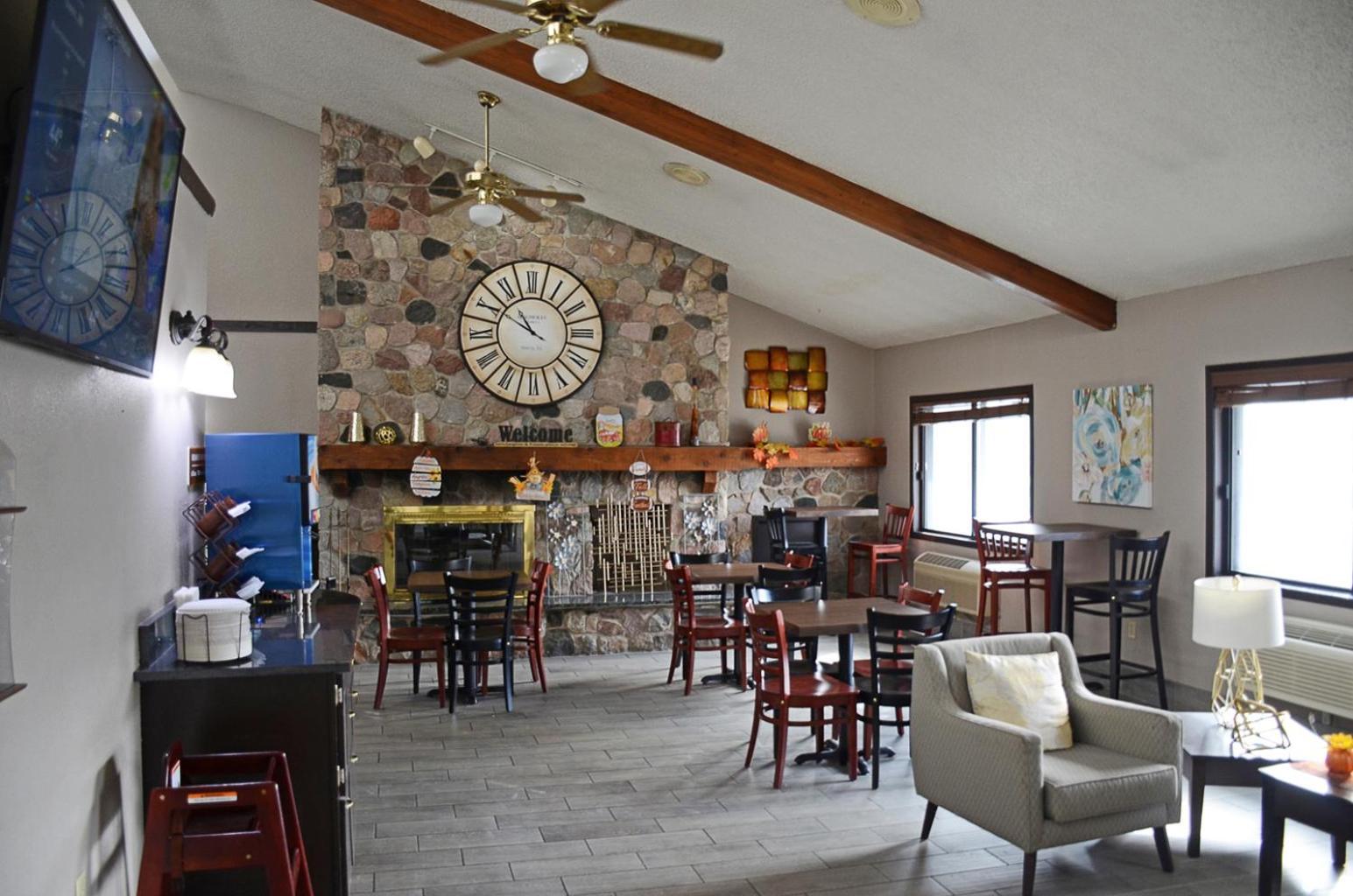 Baymont by Wyndham Waupun photo 10