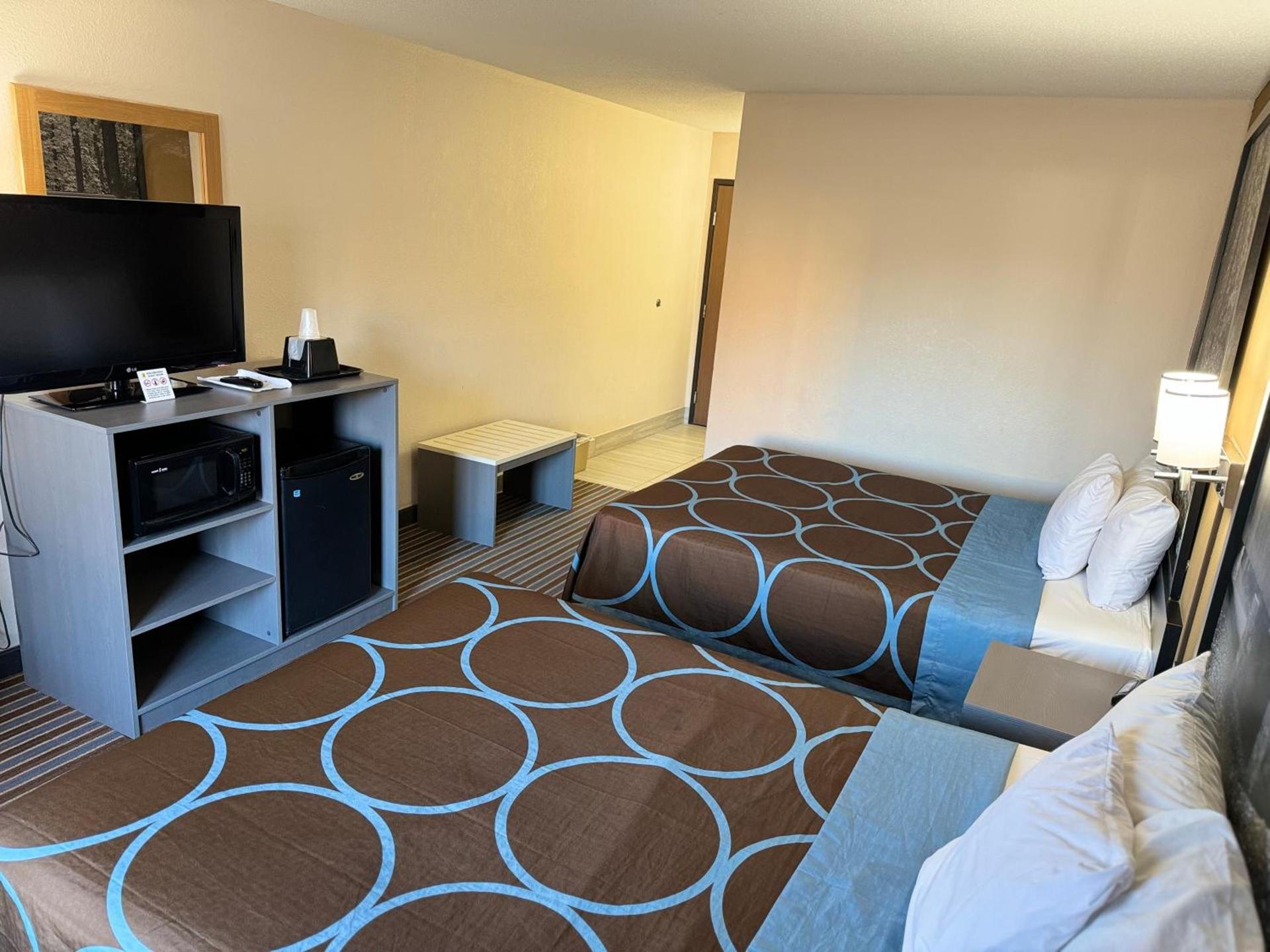 Super 8 by Wyndham Columbia Clark Lane photo 31