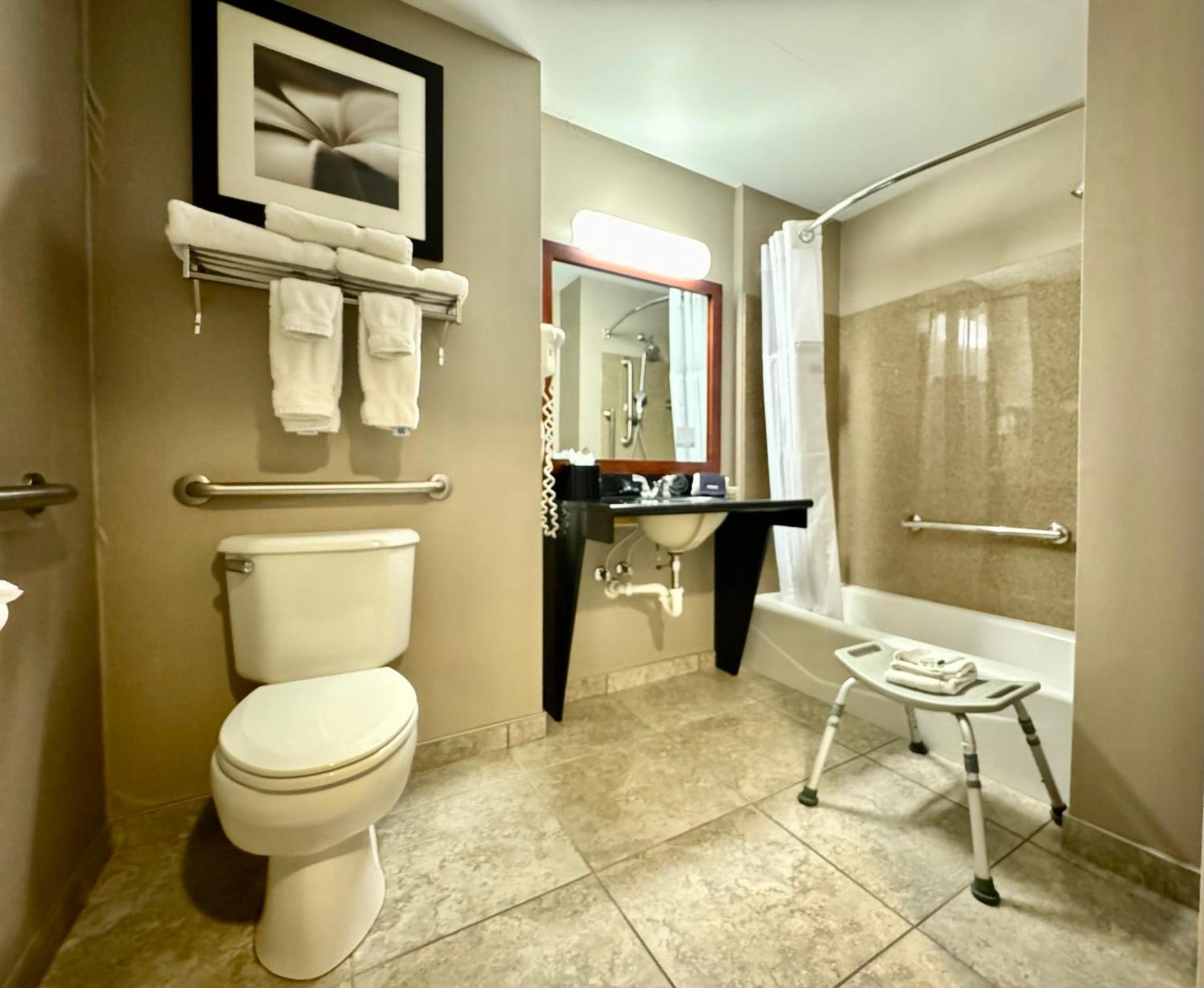 Wingate by Wyndham Columbia photo 24
