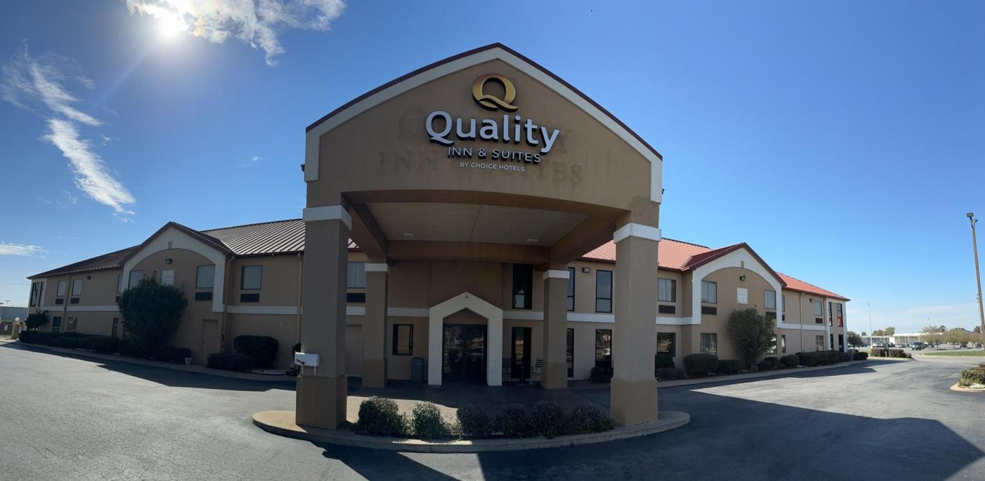 Quality Inn & Suites Pine Bluff photo 2