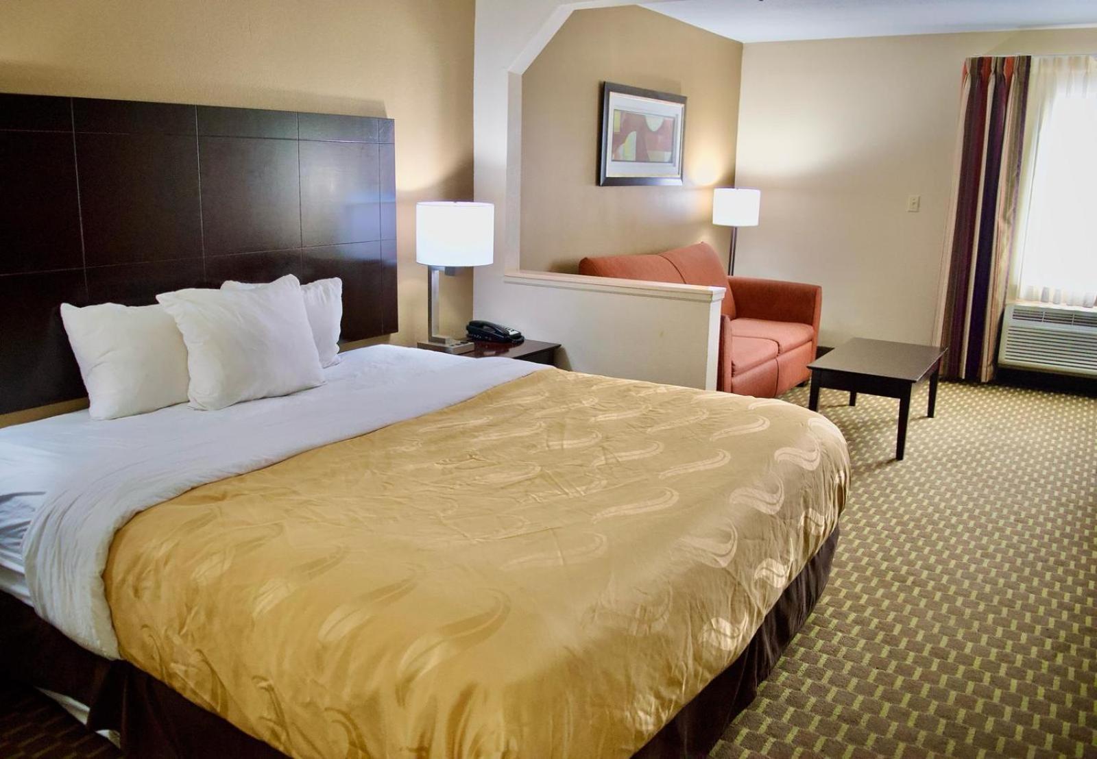 Quality Inn & Suites Pine Bluff photo 11
