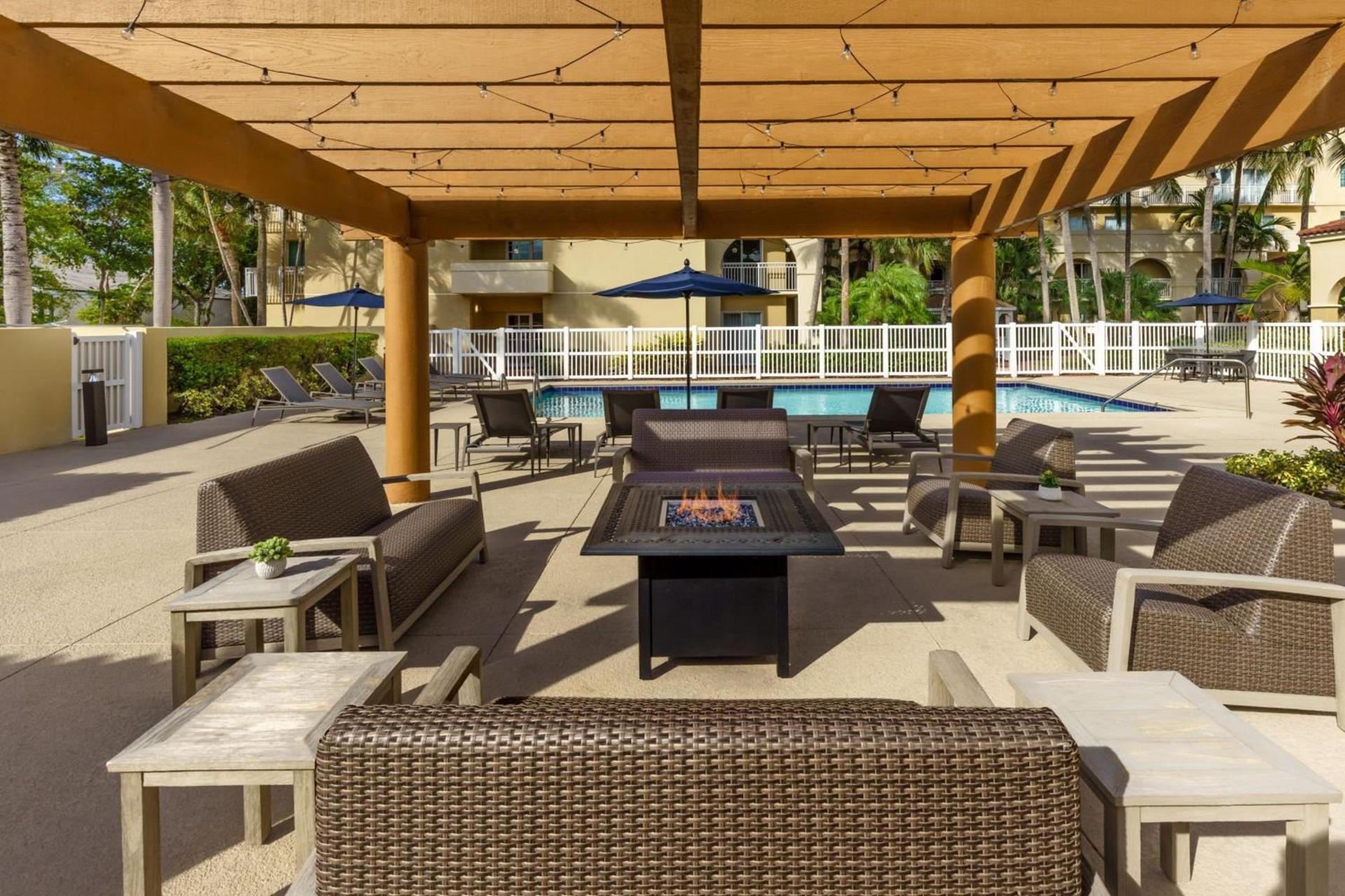 Courtyard by Marriott Fort Lauderdale North/Cypress Creek photo 2