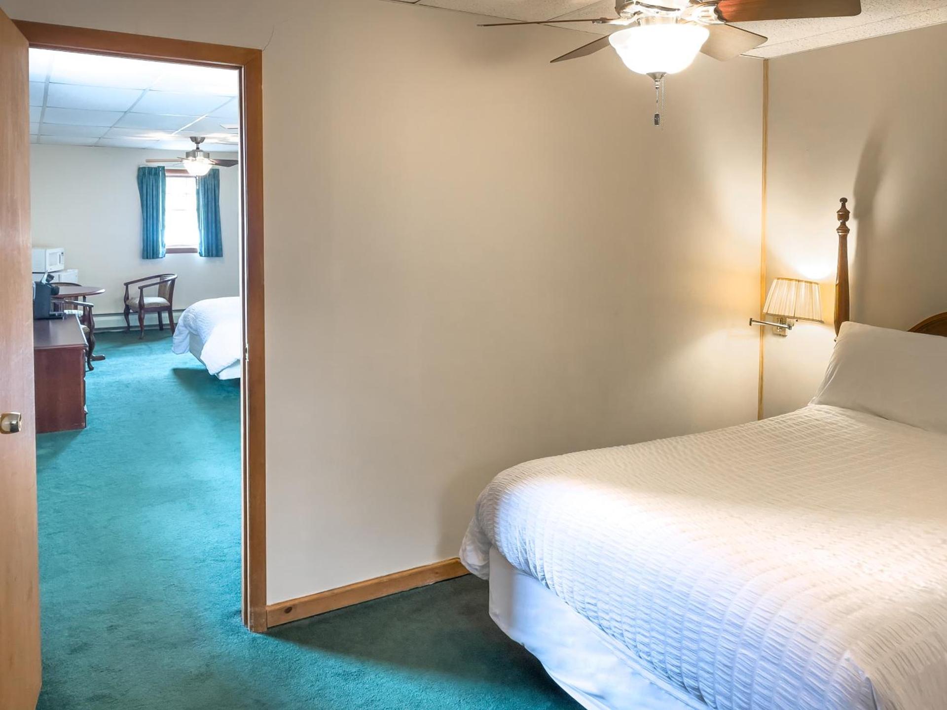 Sara Placid Inn & Suites photo 9