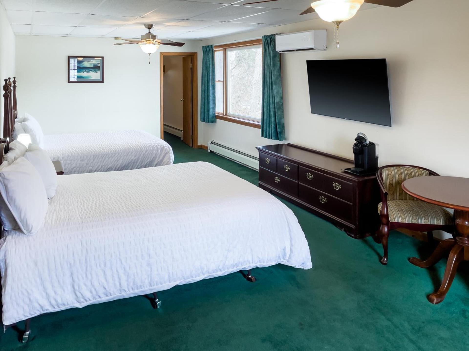 Sara Placid Inn & Suites photo 11