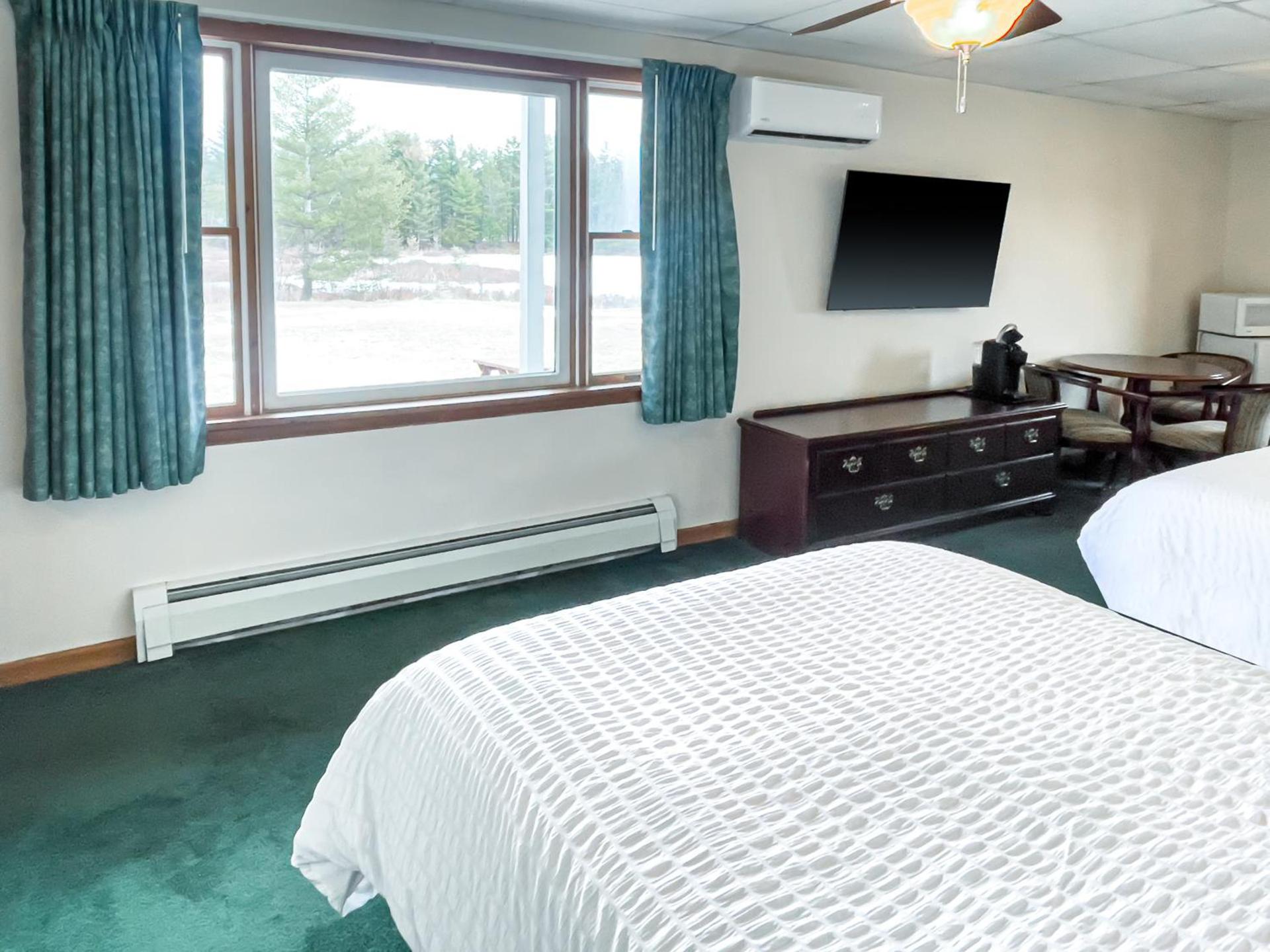 Sara Placid Inn & Suites photo 13