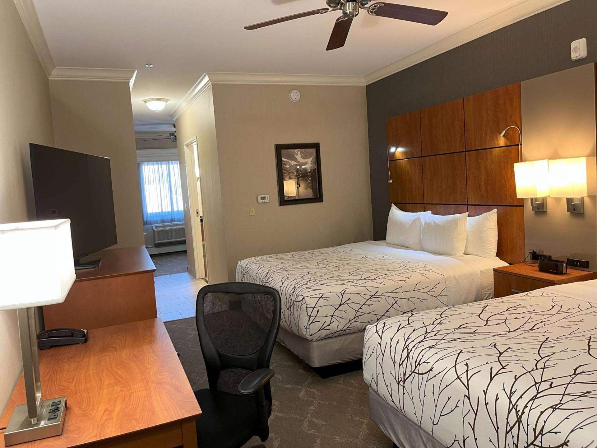 Best Western Plus Silver Saddle Inn photo 34
