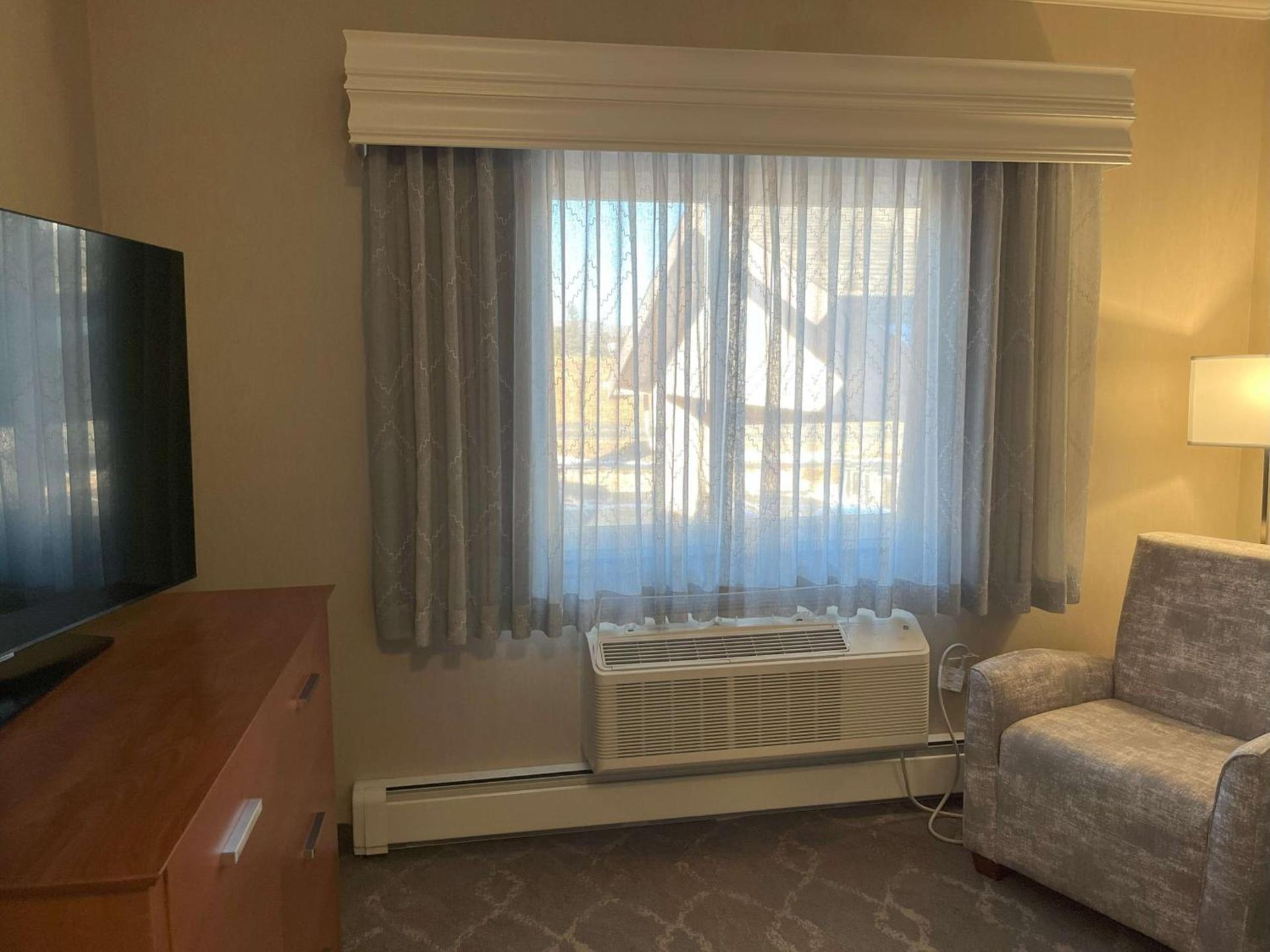 Best Western Plus Silver Saddle Inn photo 36