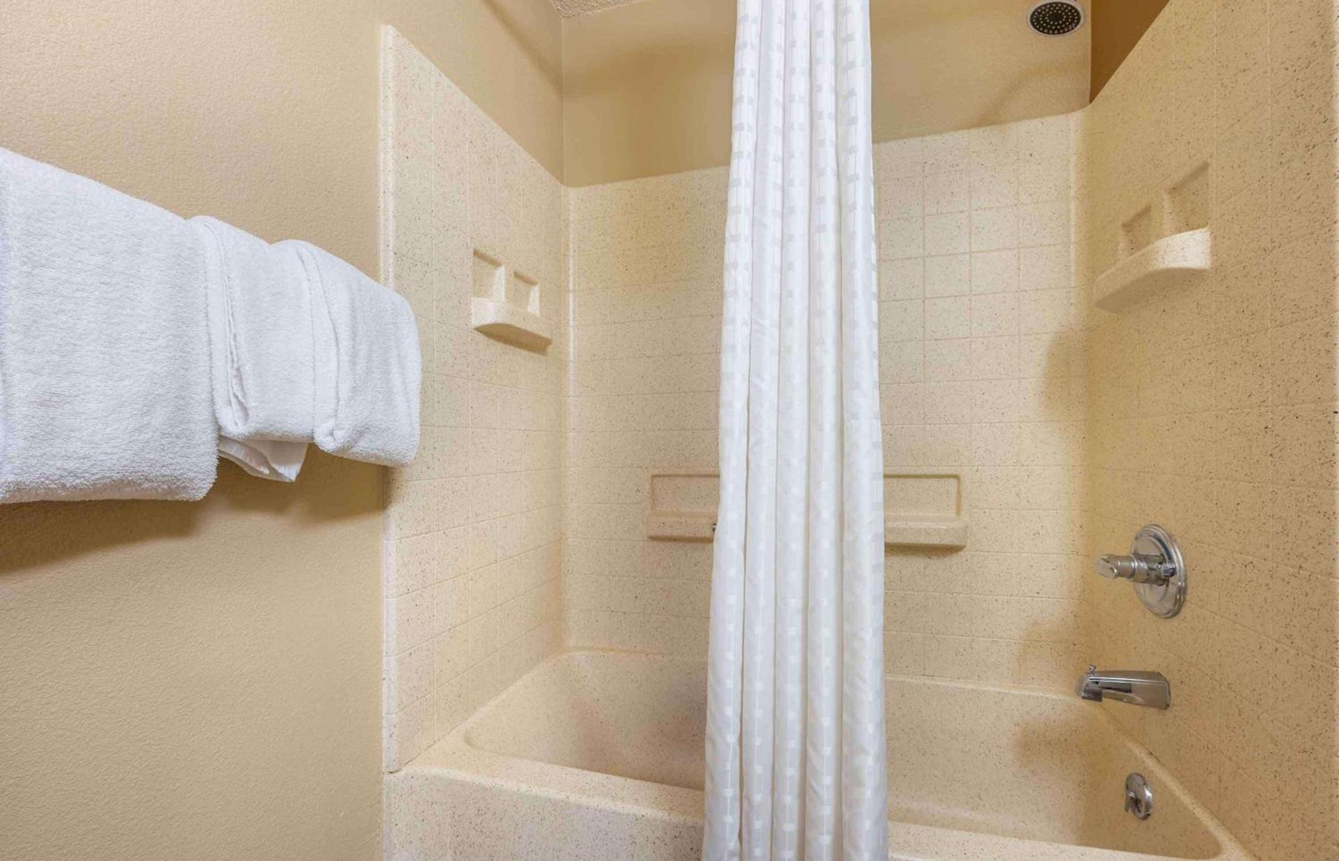 Studio 6 Extended Stay Florence KY - Meijer Dr Cincinnati photo 14