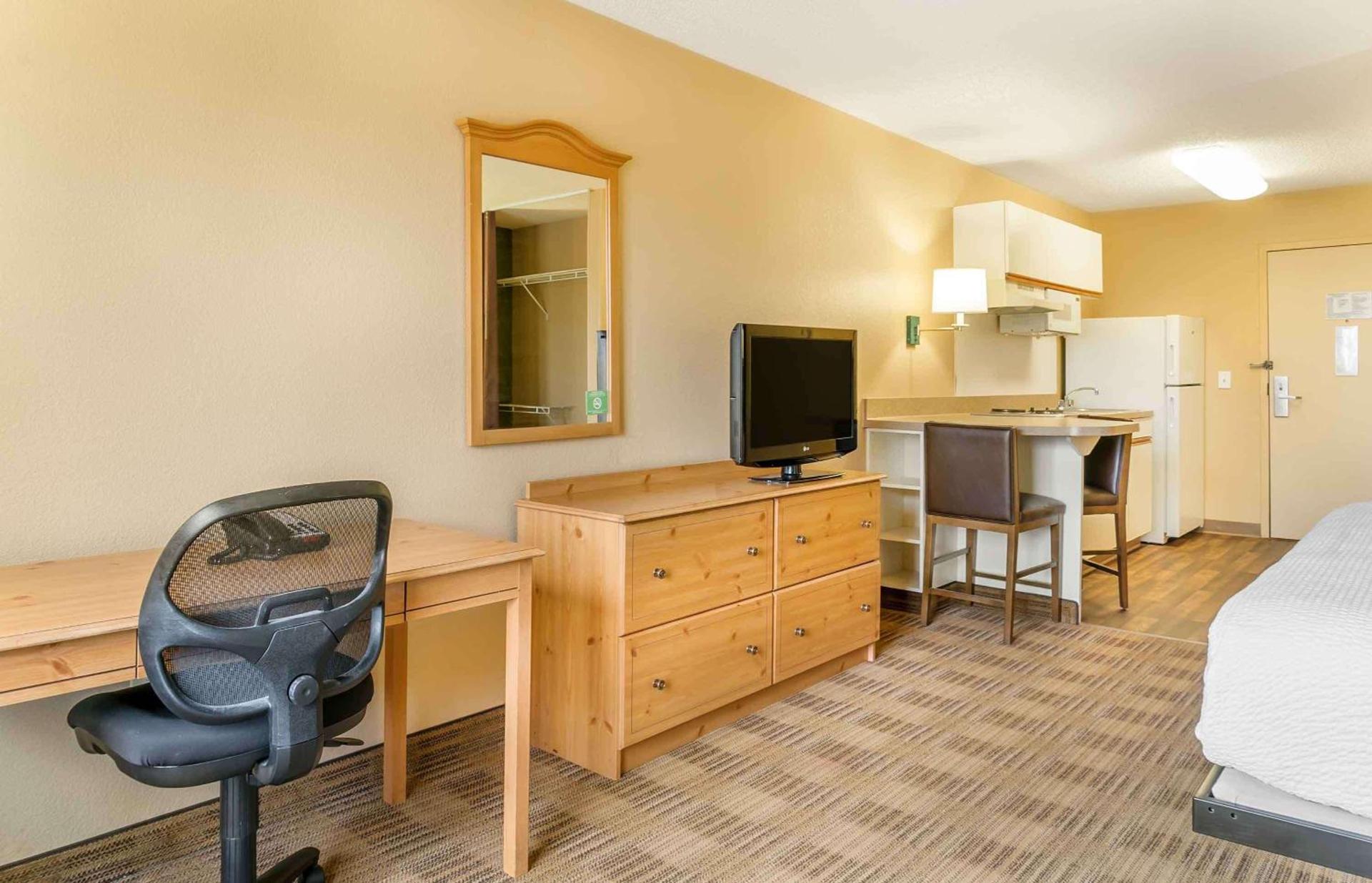 Extended Stay America Suites - Auburn Hills - University Drive photo 2