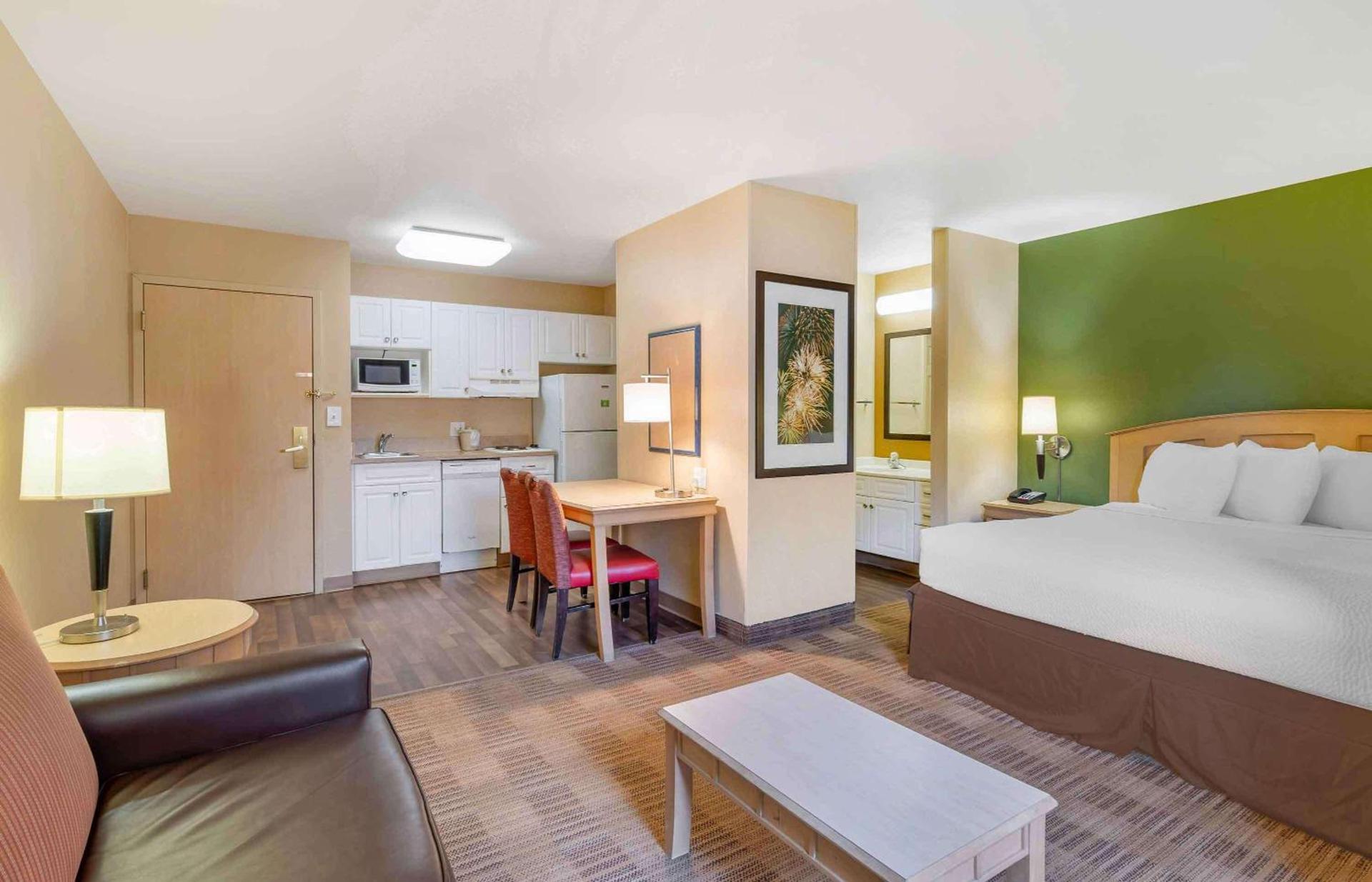 Extended Stay America Suites - Orlando - Lake Buena Vista photo 14