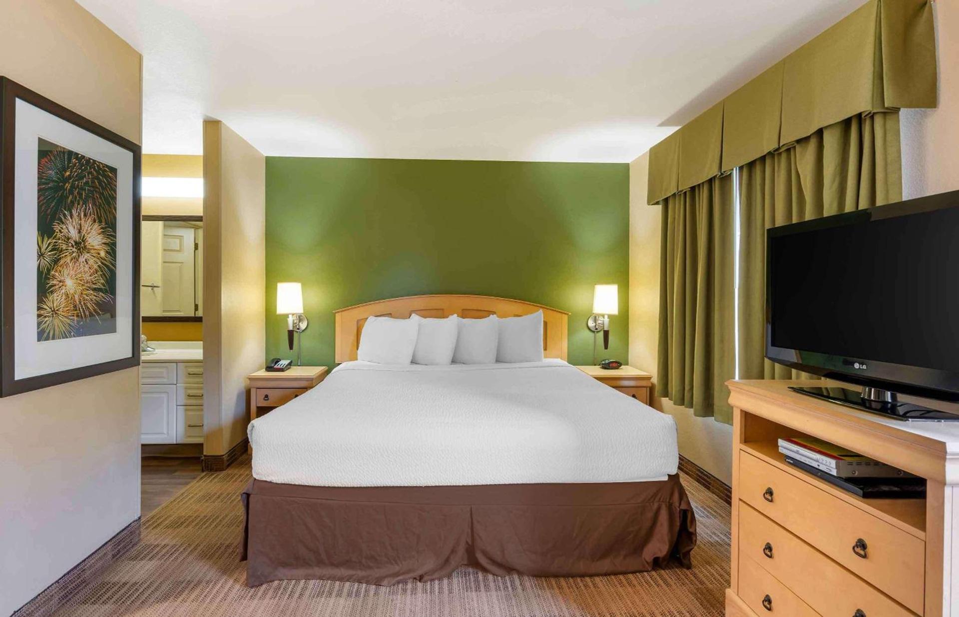 Extended Stay America Suites - Orlando - Lake Buena Vista photo 13