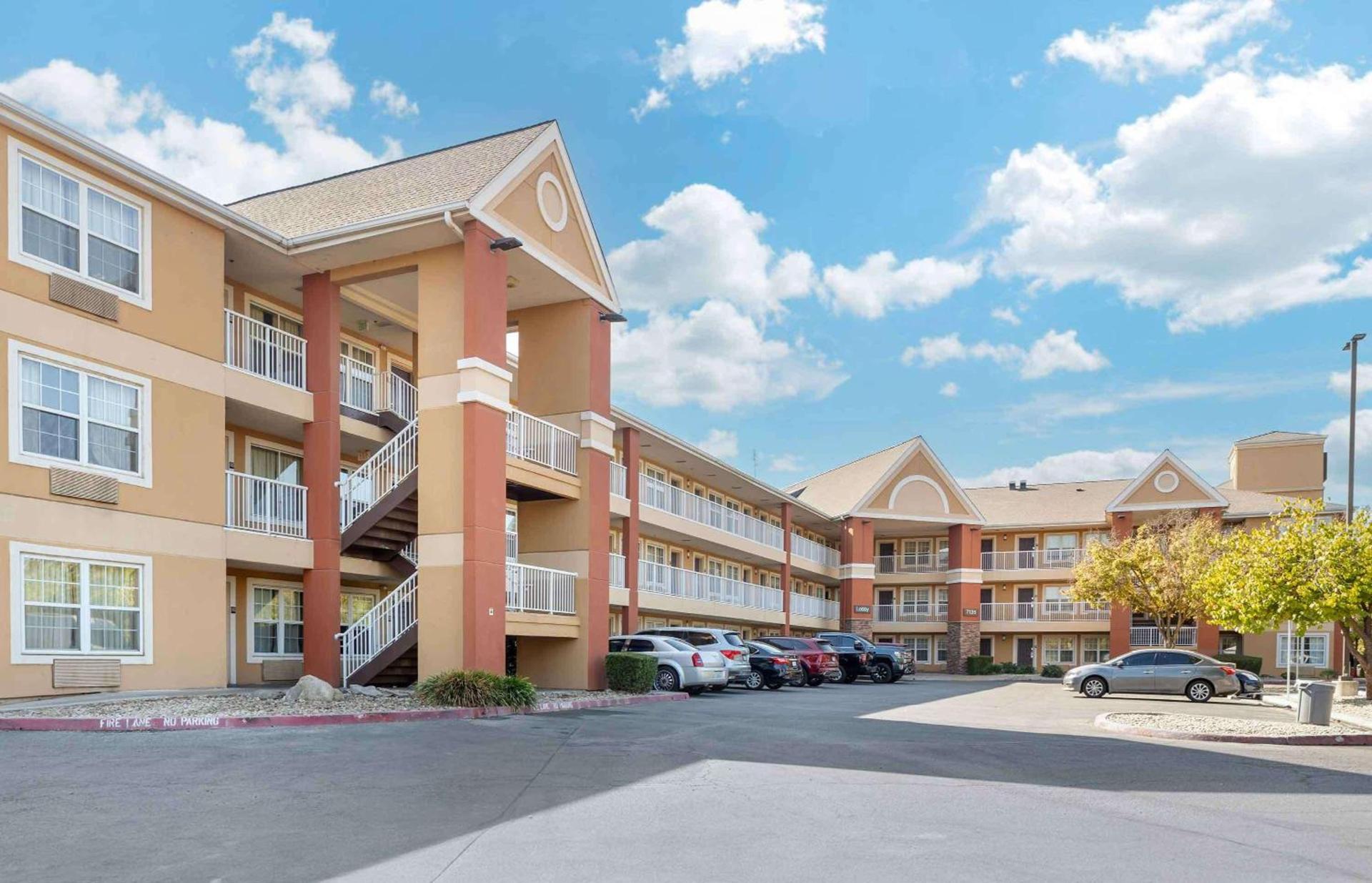 Studio 6 Suites Fresno North CA photo 2