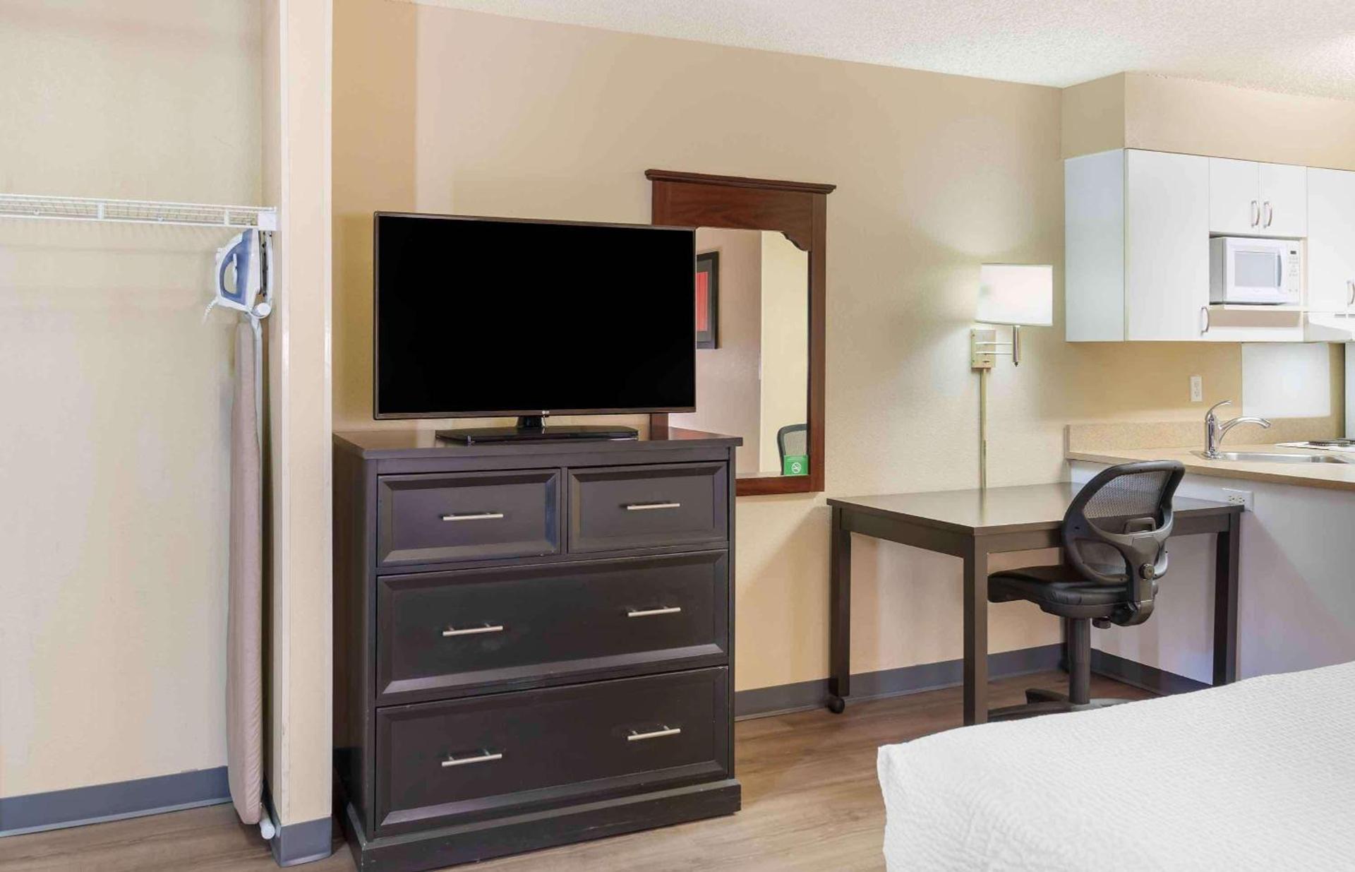 Studio 6 Suites Fresno North CA photo 10