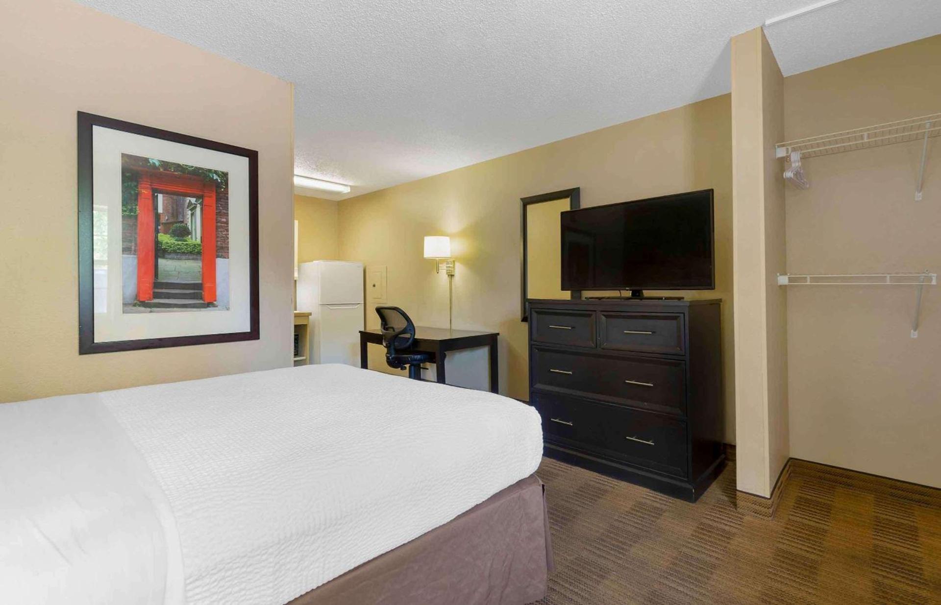 Studio 6 Suites Fresno North CA photo 14