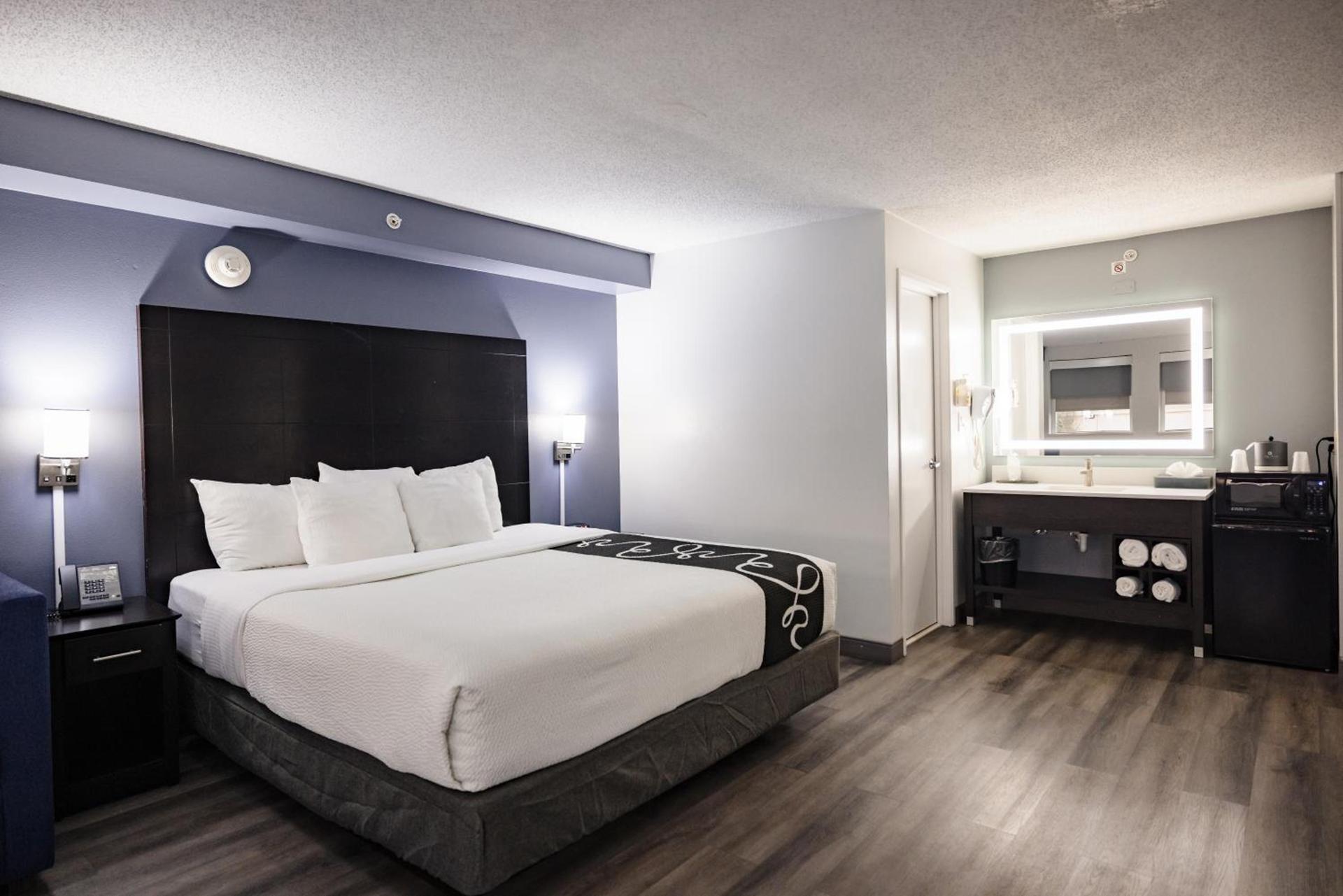 La Quinta Inn by Wyndham Tampa Near Busch Gardens photo 87