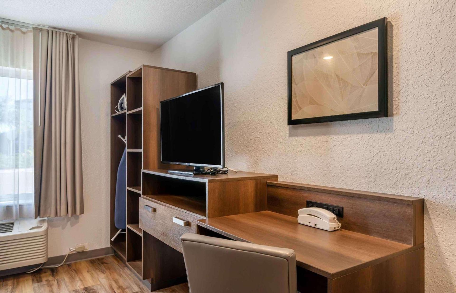 Extended Stay America Select Suites - Tampa - Brandon - East photo 7