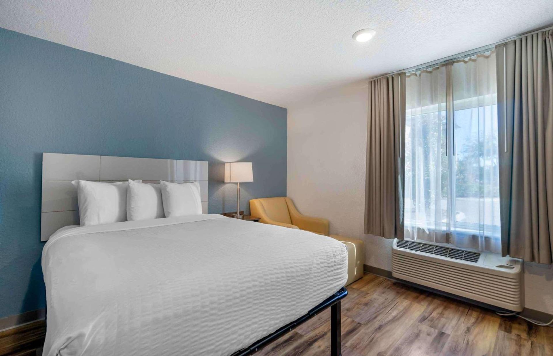 Extended Stay America Select Suites - Tampa - Brandon - East photo 6