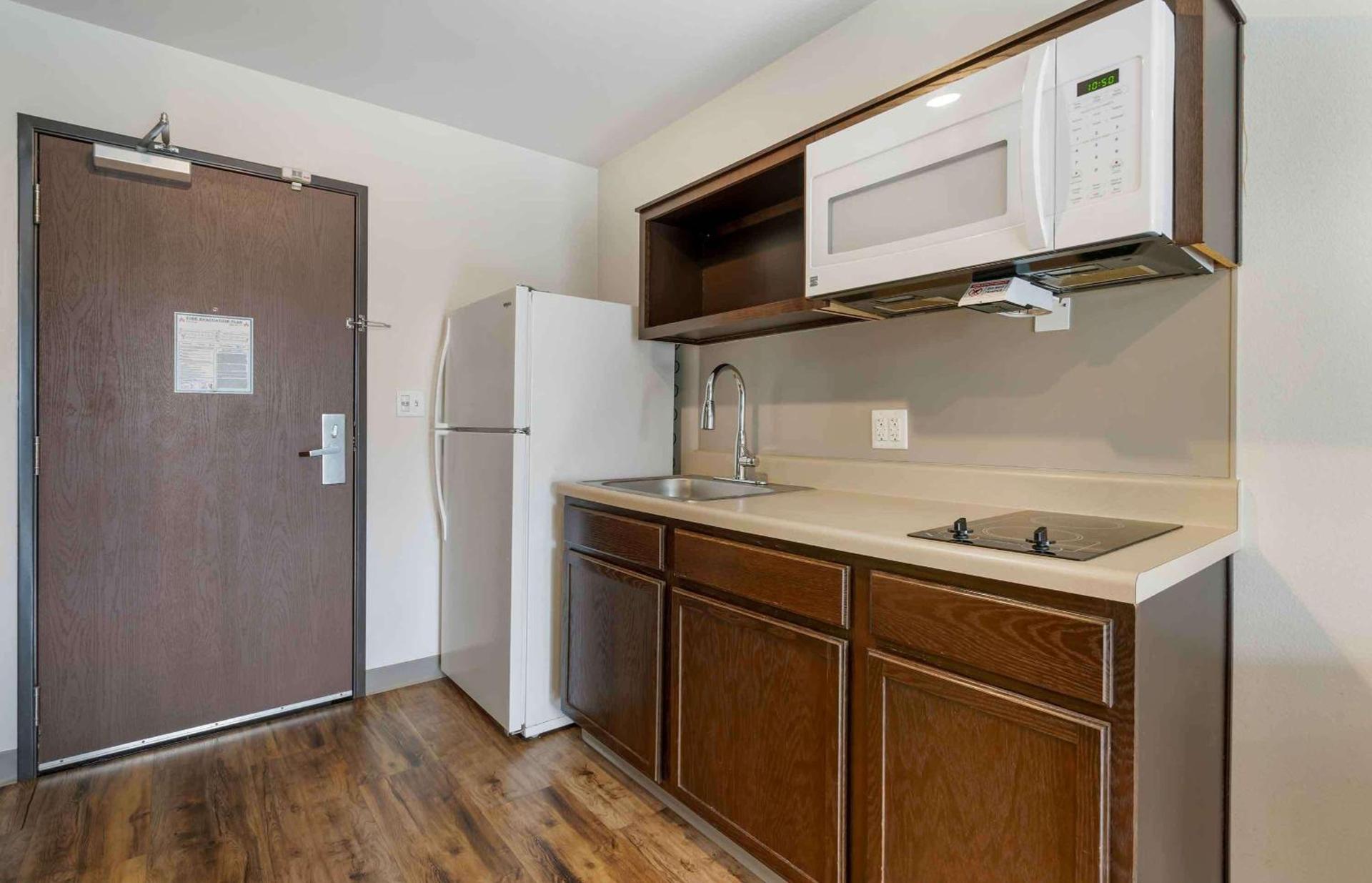 Extended Stay America Select Suites - Tampa - Brandon - East photo 23