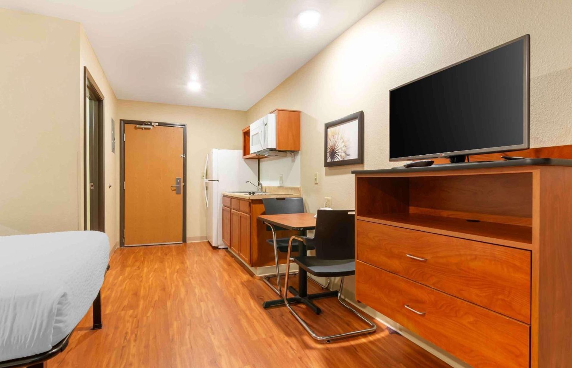 Extended Stay America Select Suites - Kansas City - Stadium photo 7