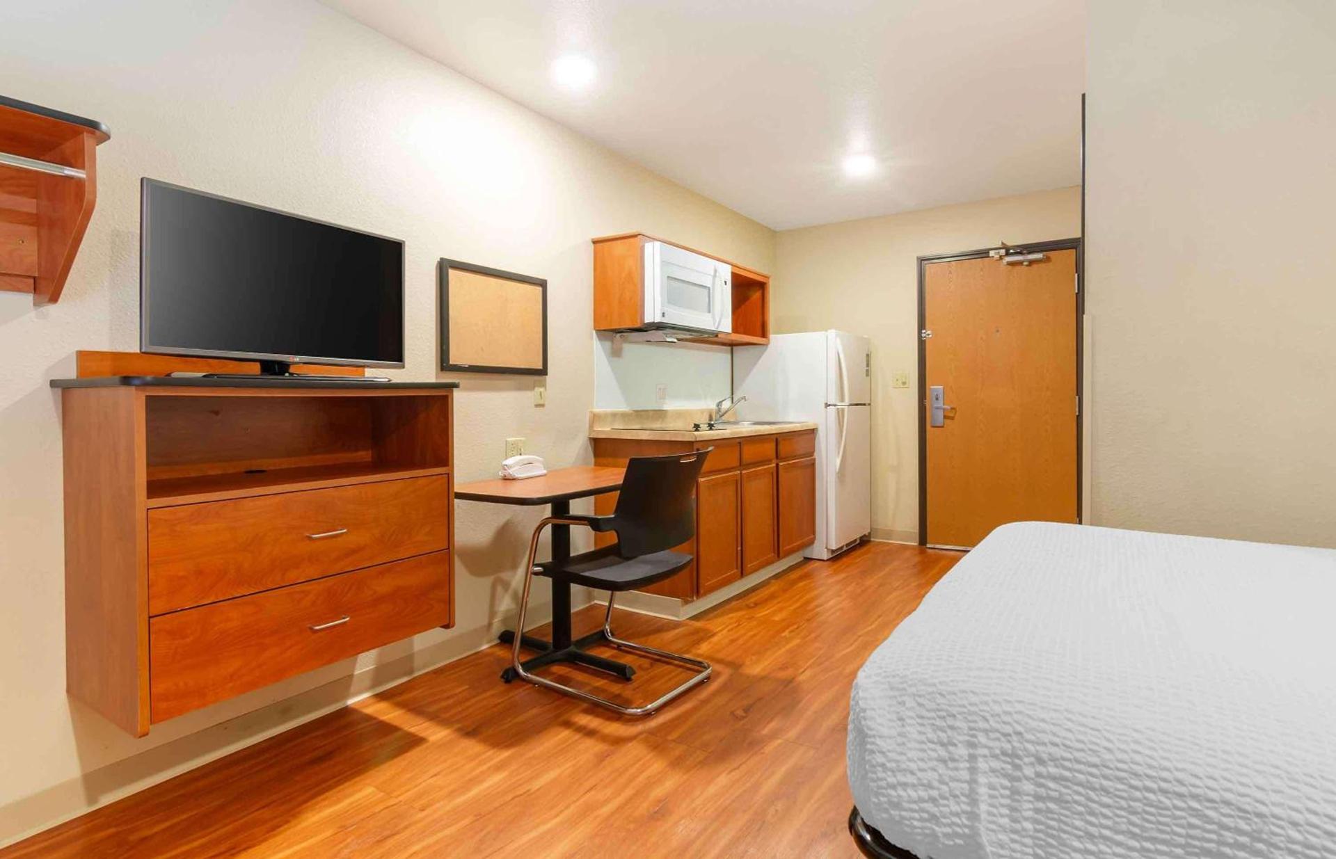 Extended Stay America Select Suites - Kansas City - Stadium photo 11