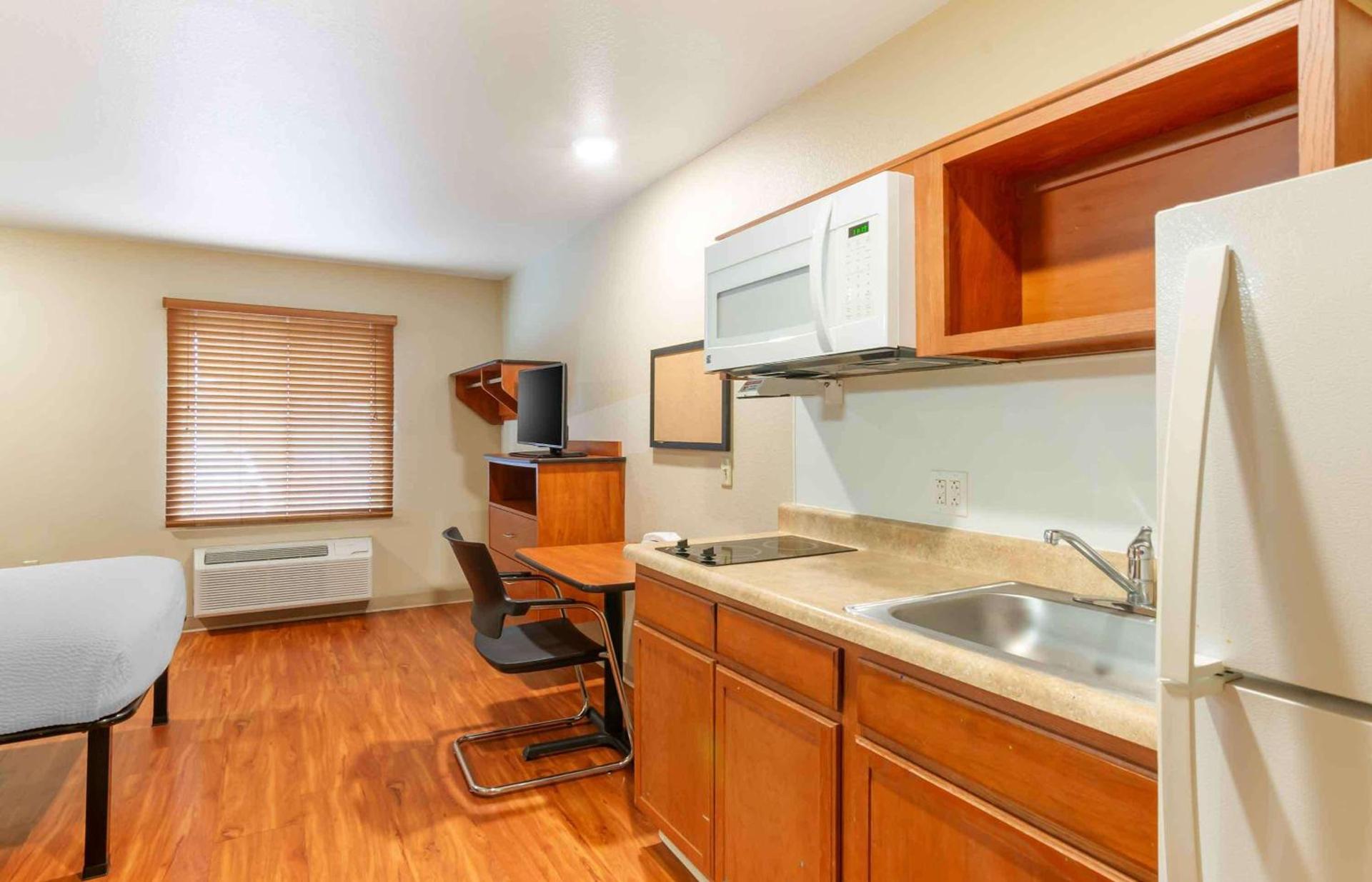 Extended Stay America Select Suites - Kansas City - Stadium photo 12