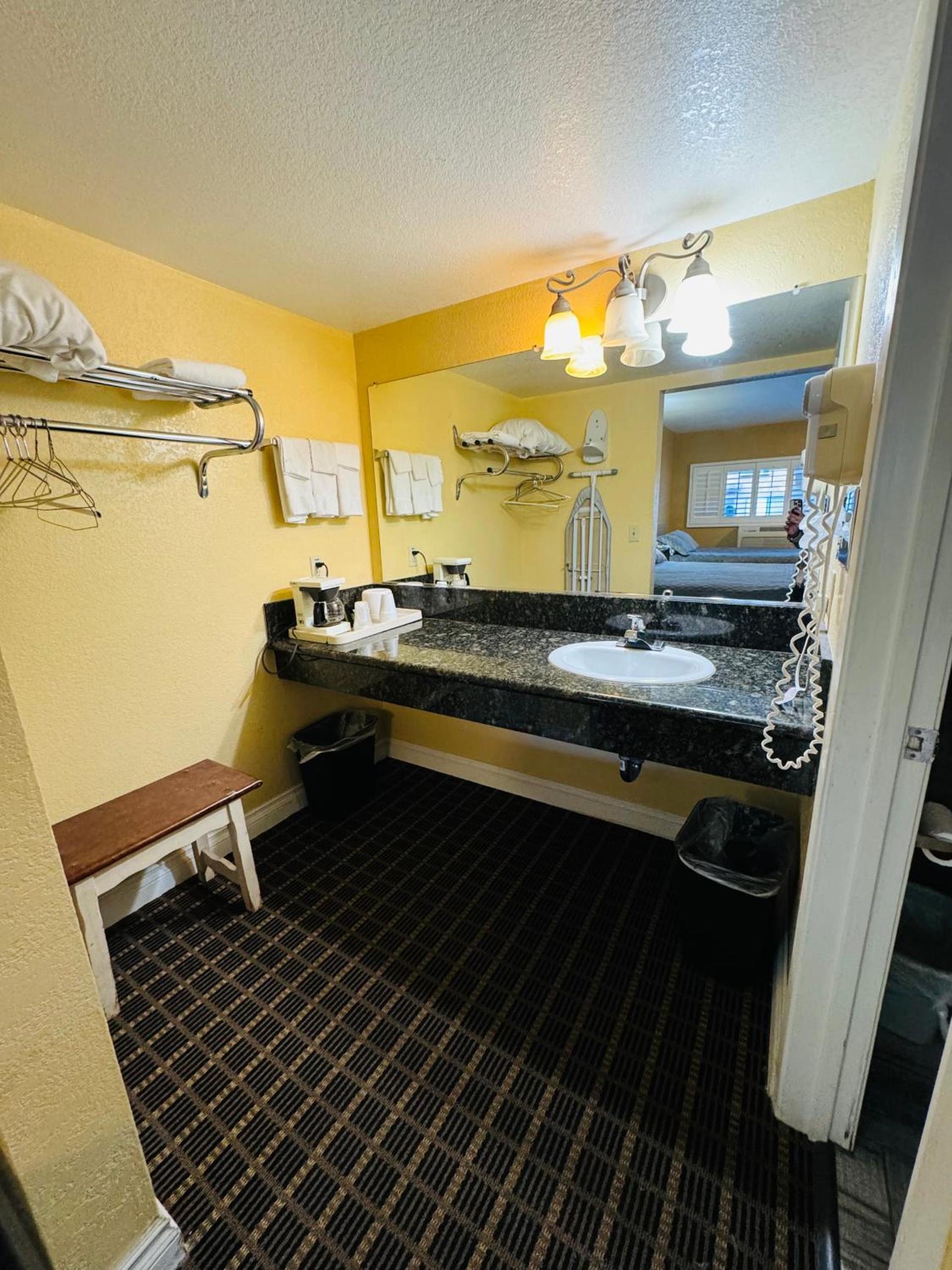 Mount Whitney Motel photo 5