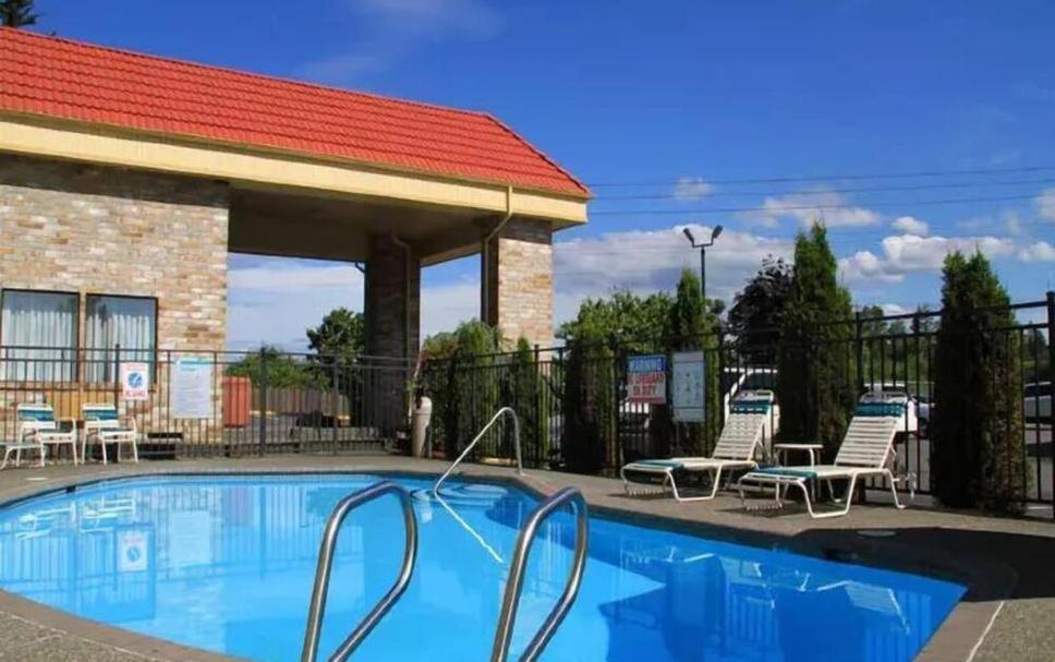 La Quinta Inn by Wyndham Everett photo 35