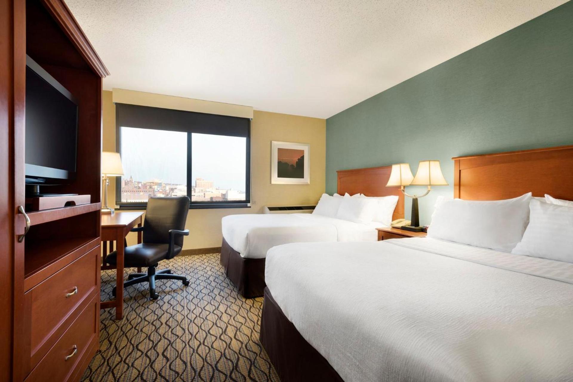 Holiday Inn & Suites Duluth-Downtown by IHG photo 3