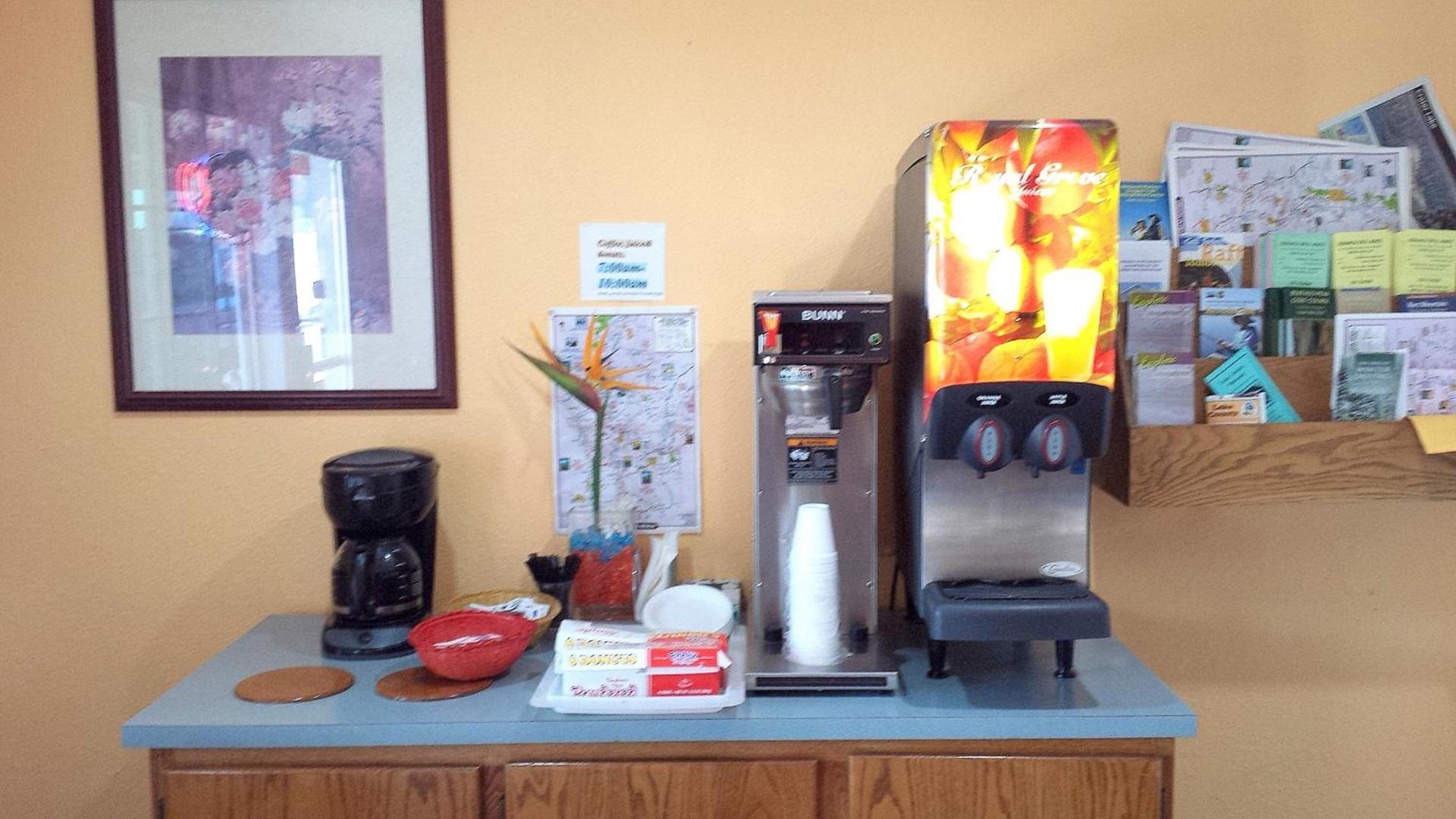 Executive Inn & Suites photo 2