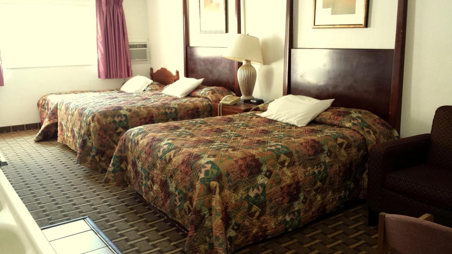 Executive Inn & Suites photo 16