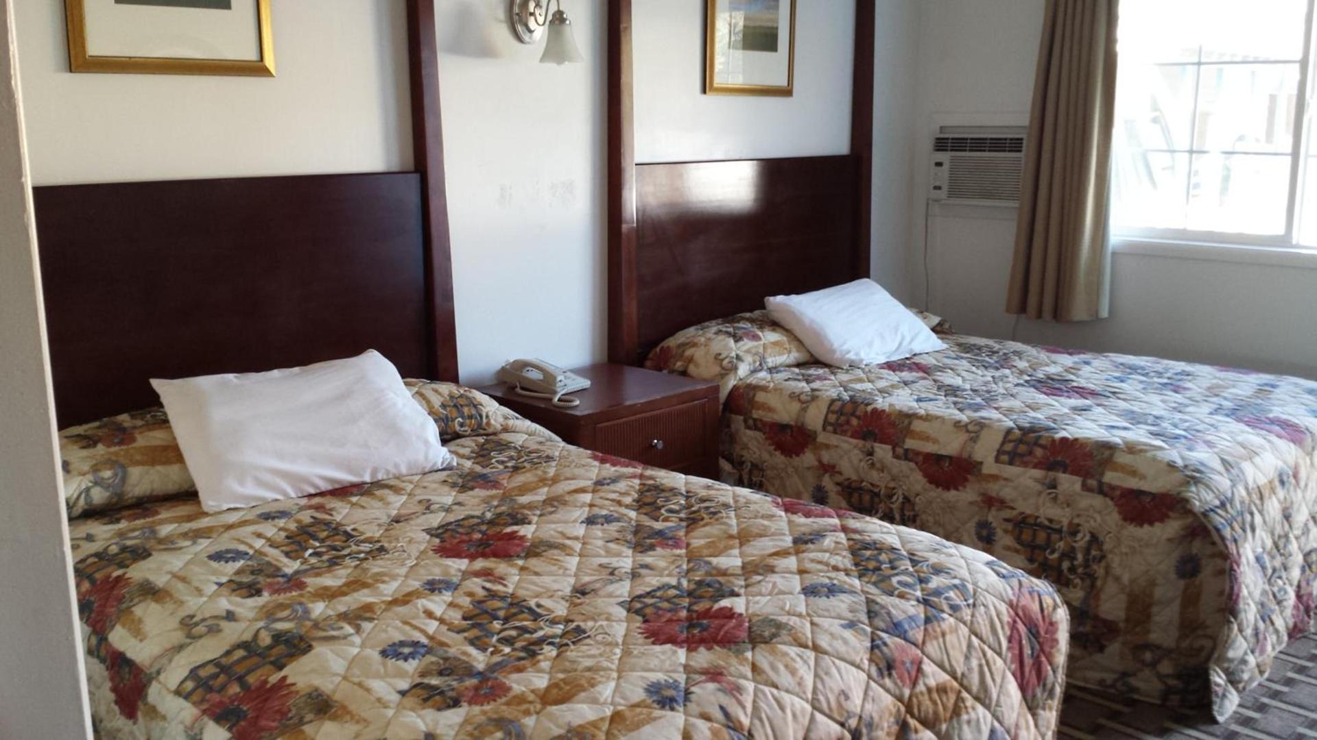 Executive Inn & Suites photo 18