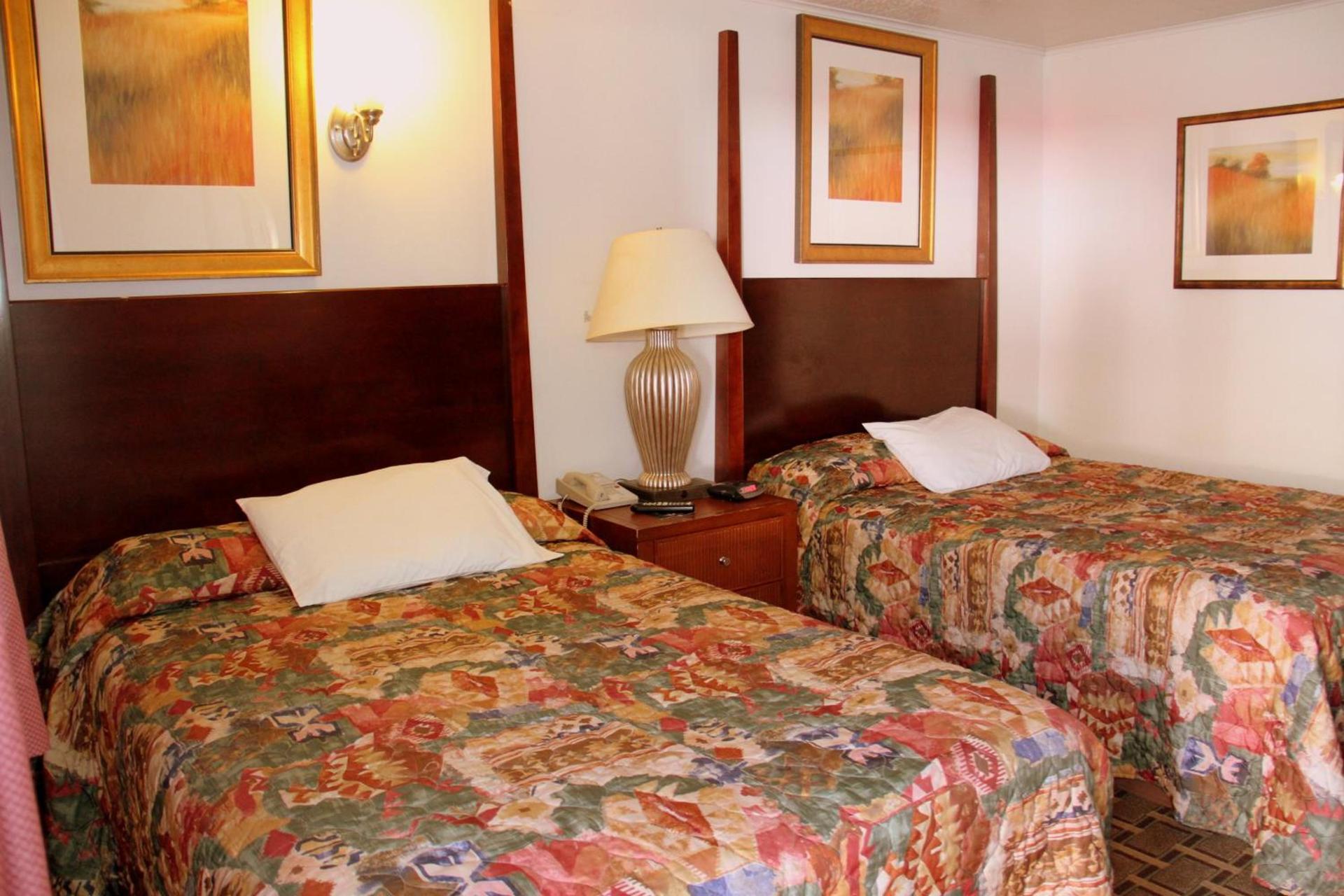 Executive Inn & Suites photo 13