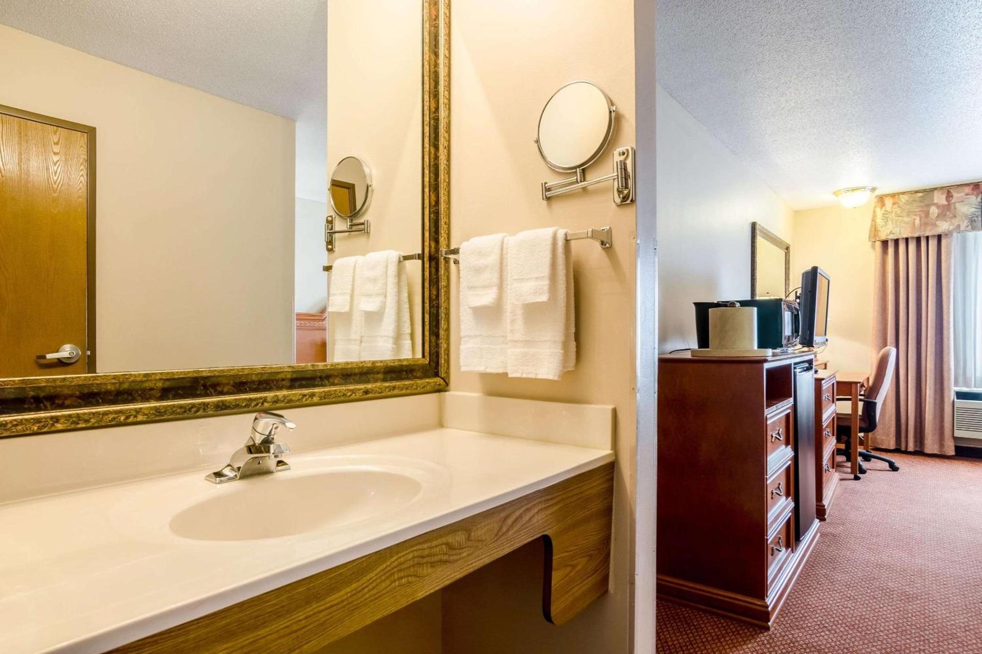 Quality Inn Alliance photo 33
