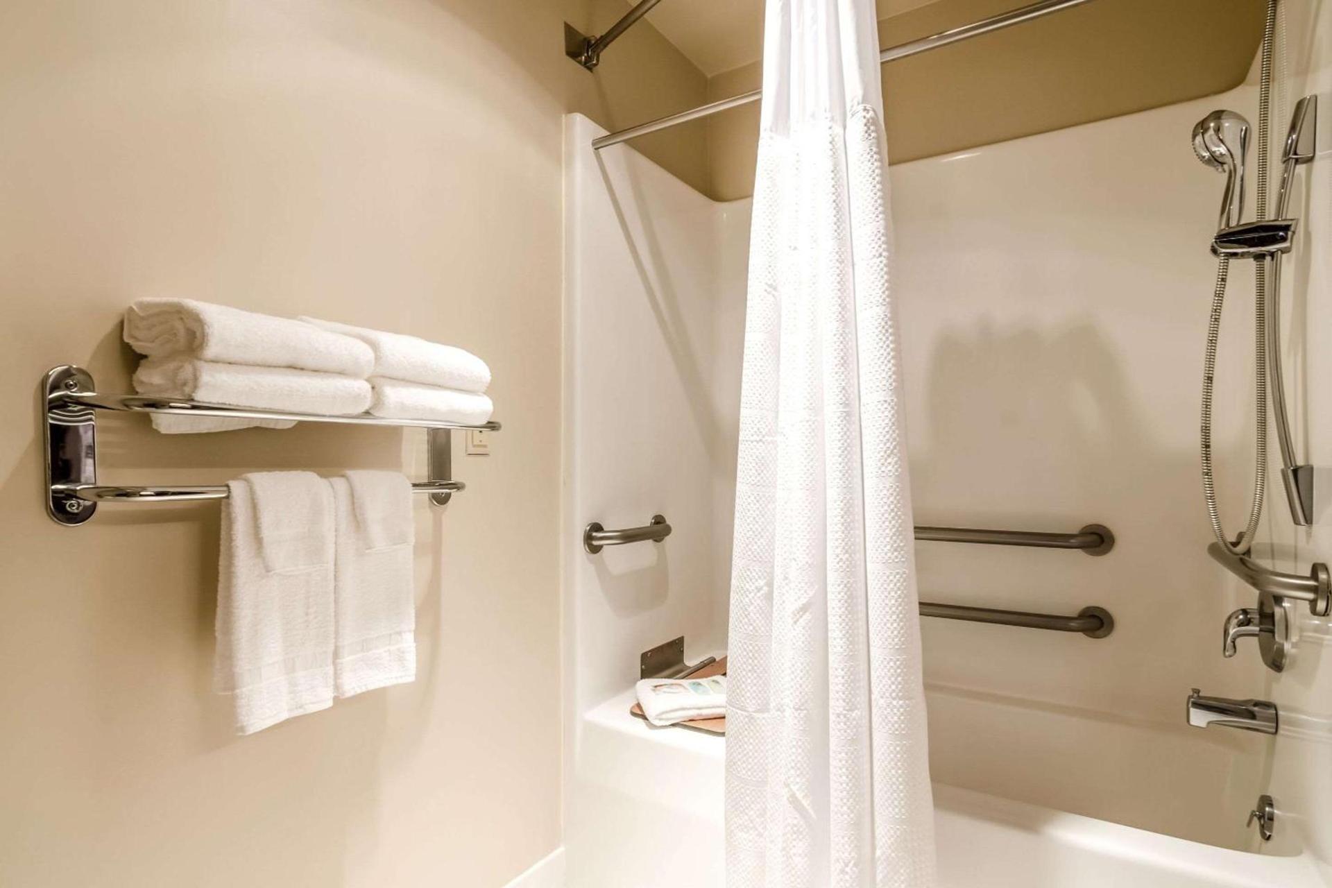 Quality Inn Alliance photo 39