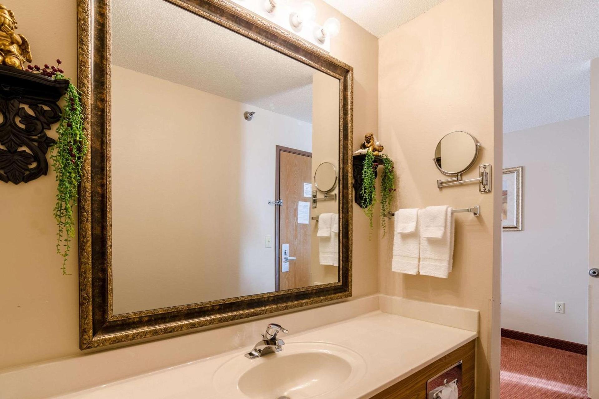 Quality Inn Alliance photo 37