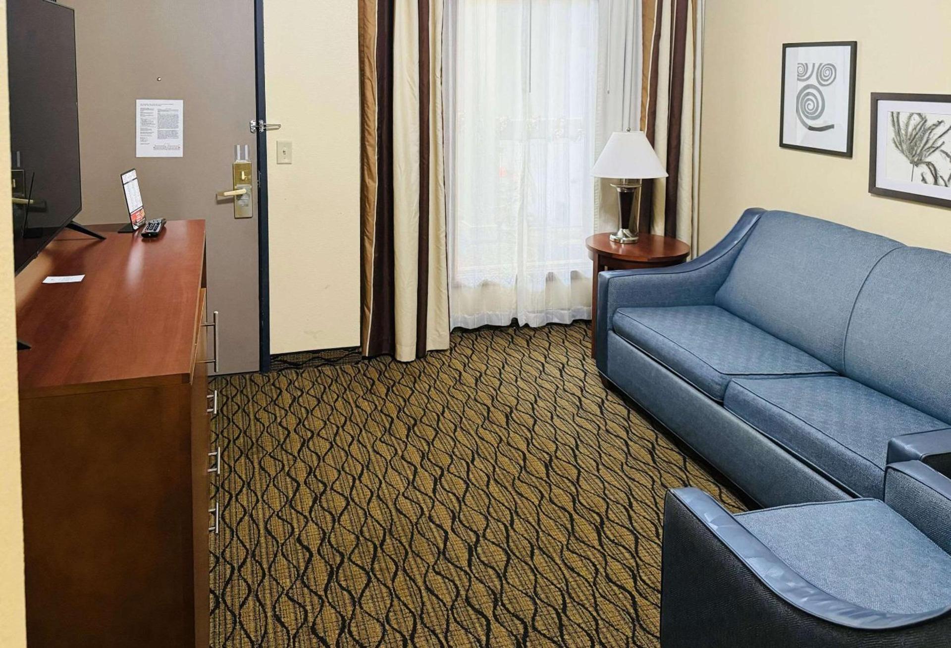 Country Inn & Suites by Radisson, Mishawaka, IN photo 9