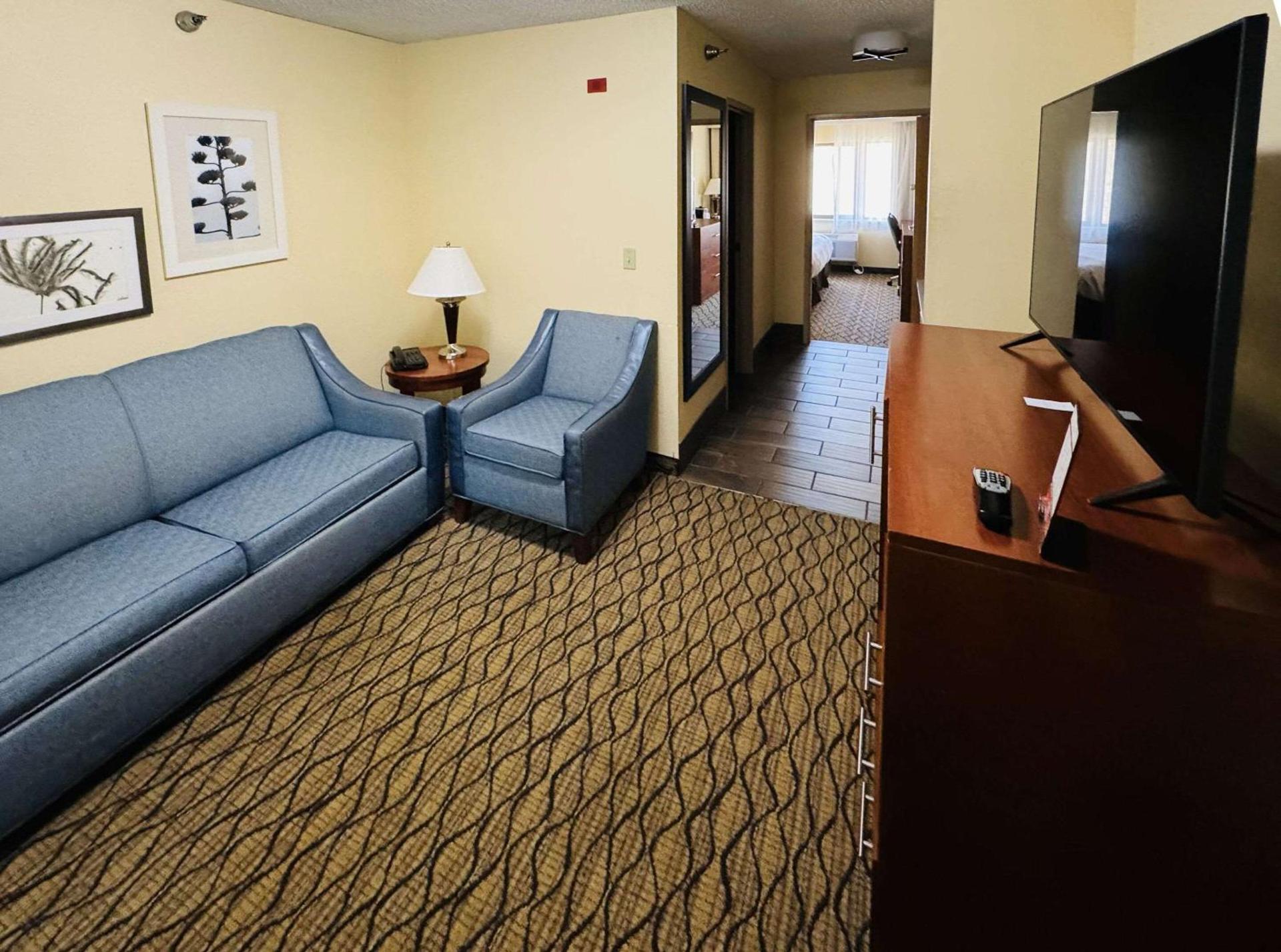 Country Inn & Suites by Radisson, Mishawaka, IN photo 10