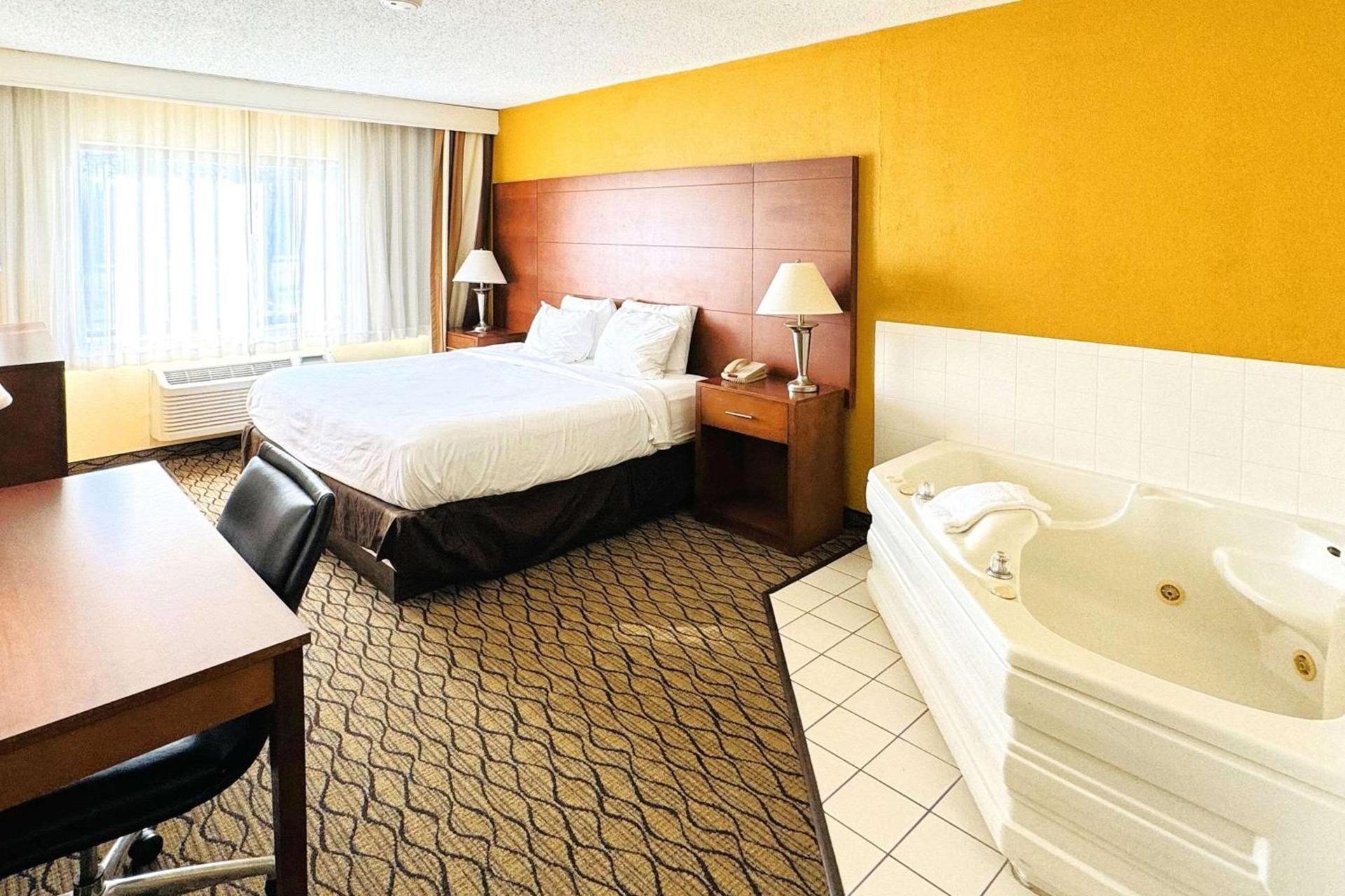 Country Inn & Suites by Radisson, Mishawaka, IN photo 12