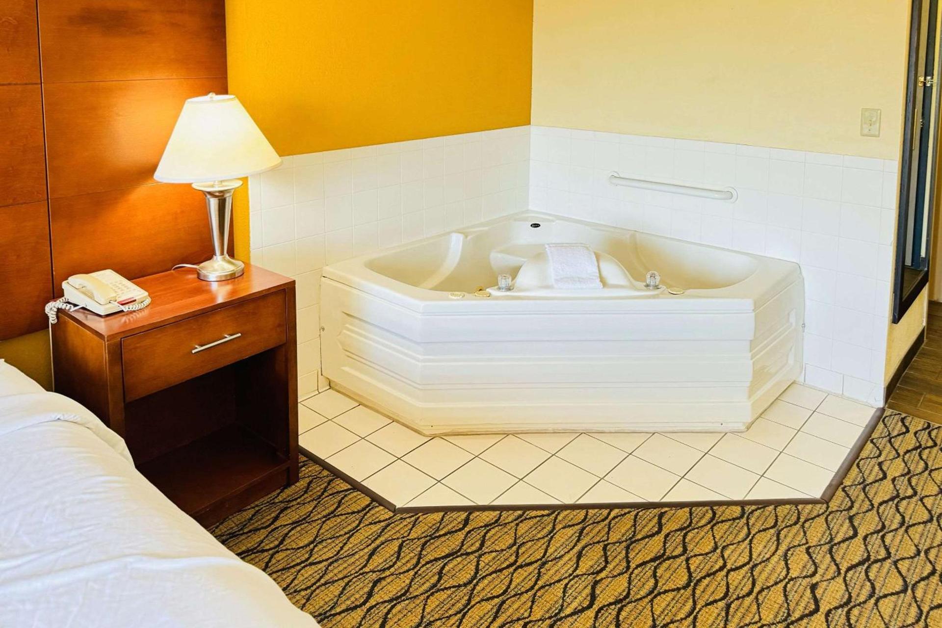 Country Inn & Suites by Radisson, Mishawaka, IN photo 13