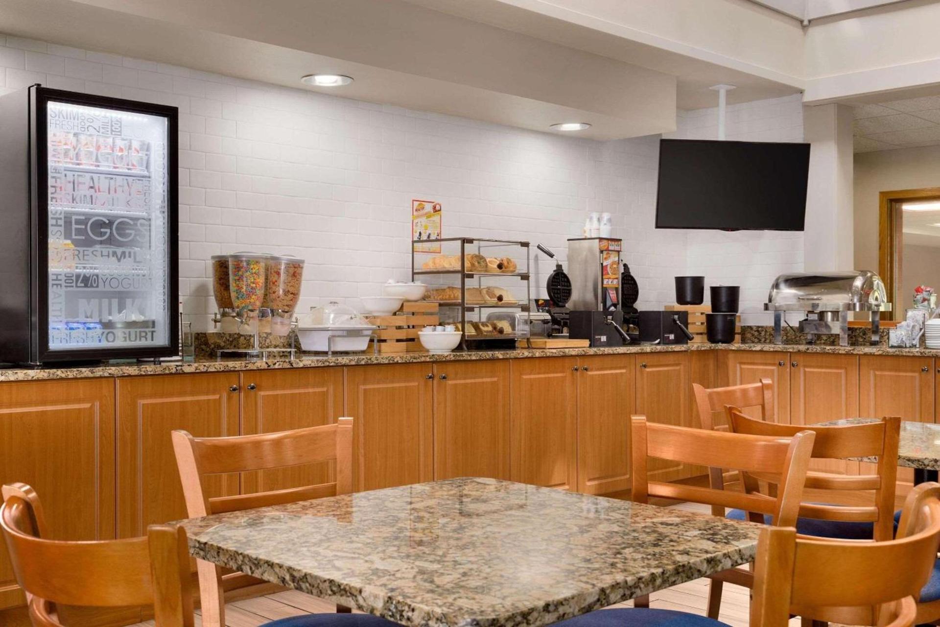 Country Inn & Suites by Radisson, Mishawaka, IN photo 19