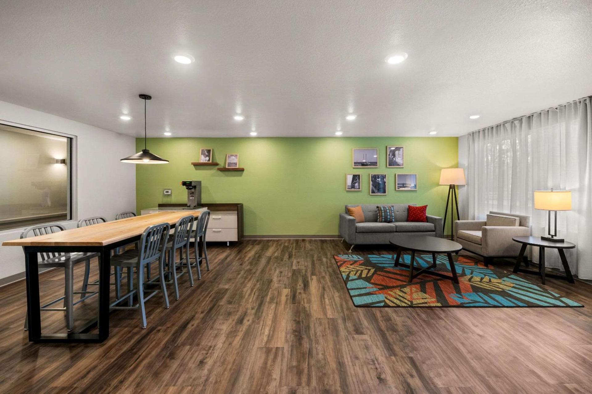 WoodSpring Suites Yorktown Newport News photo 5