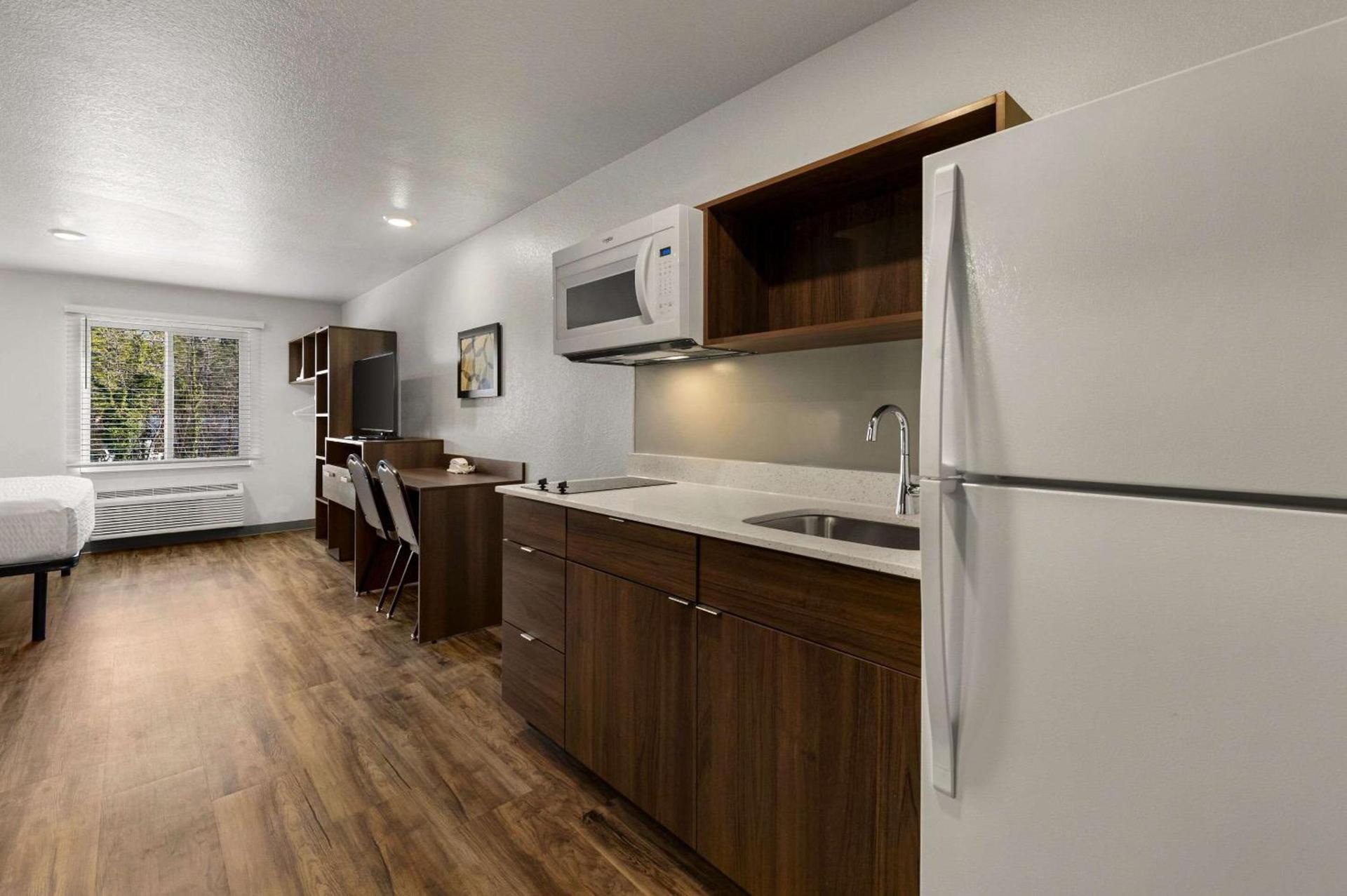 WoodSpring Suites Yorktown Newport News photo 14
