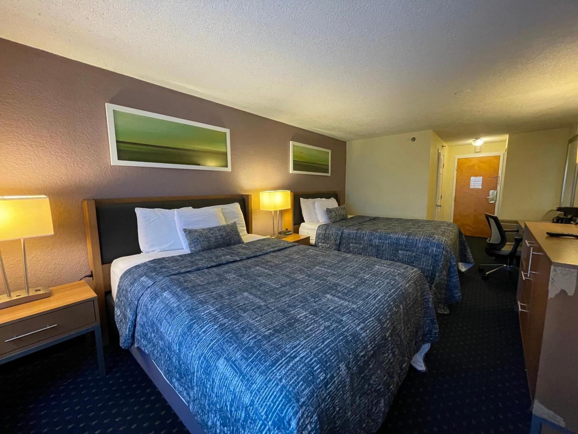 Lakeside Inn photo 12