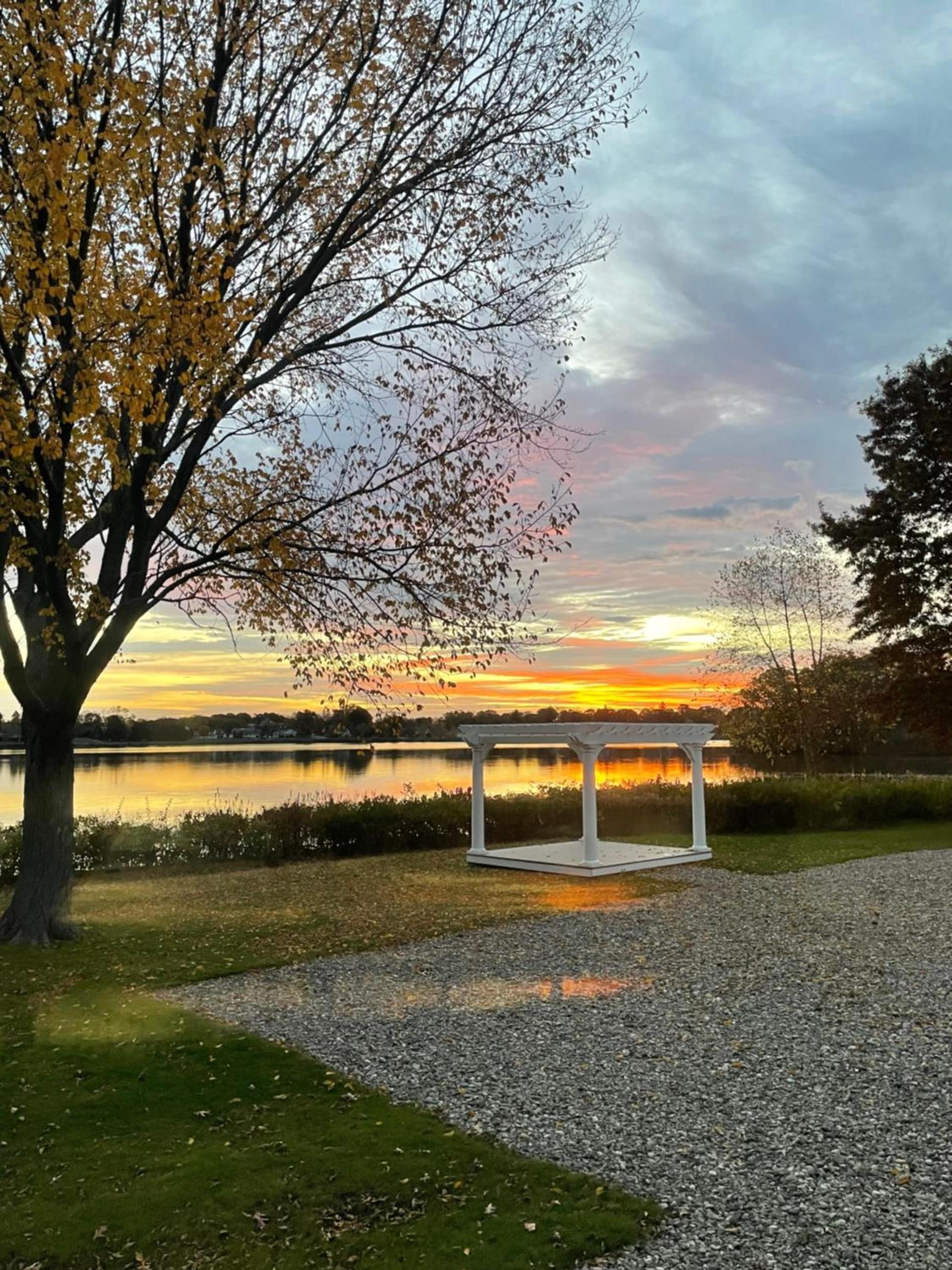 Lakeside Inn photo 61